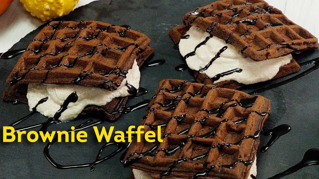 Diese Brownie Waffeln schmecken nicht nur lecker, sondern sind auch einfach zuzubereiten.