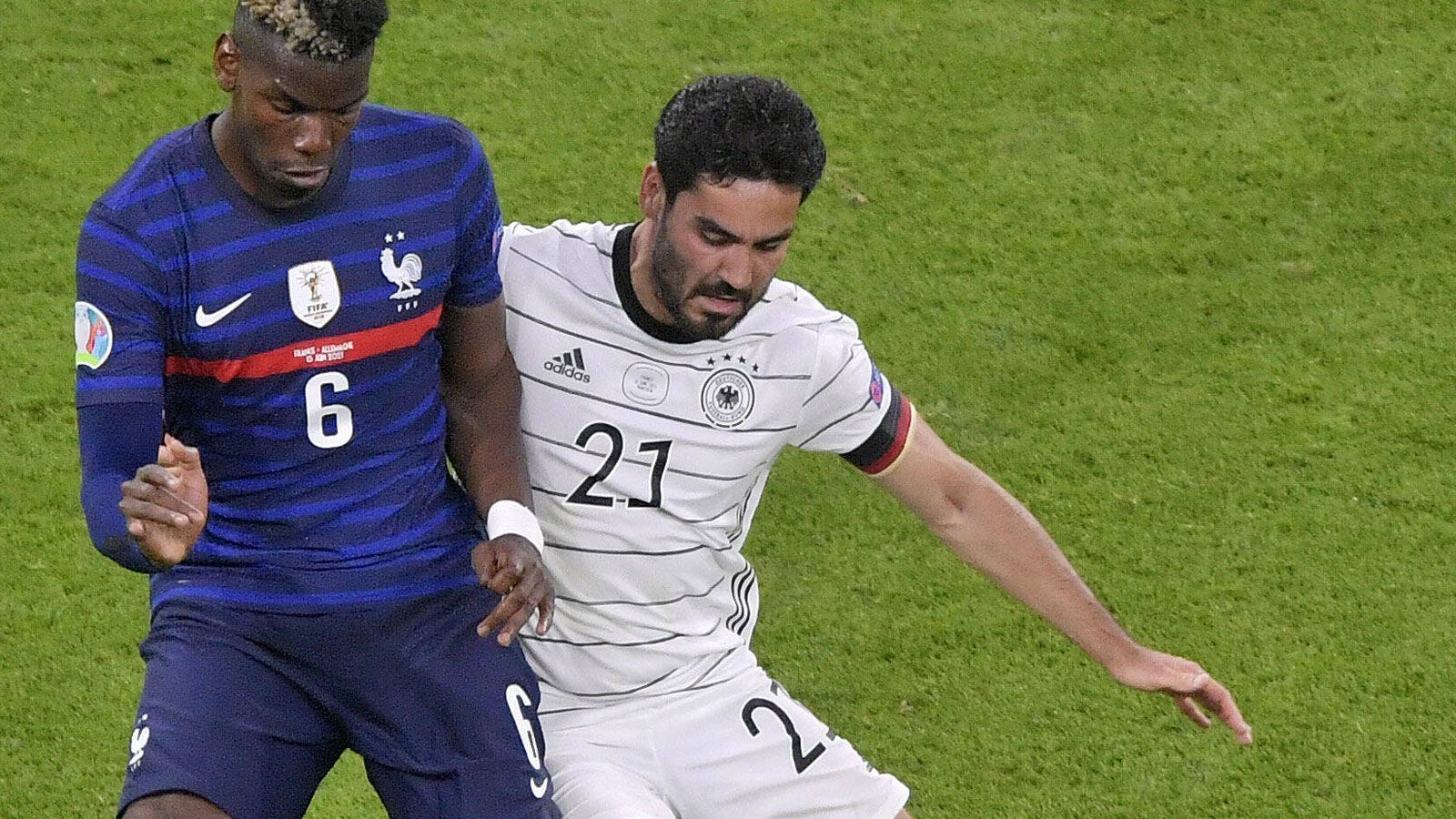 
                <strong>Ilkay Gündogan (Deutschland)</strong><br>
                Spielt ähnlich unglücklich wie Kroos. Fordert immer wieder den Ball, will gefährliche Offensivaktionen kreieren, doch es fehlt einfach an Präzision – immer wieder bleiben seine Pässe bei den französischen Verteidigern hängen. In der 38. Minute mit einer vielversprechenden Schusschance im französischen Sechzehner, doch der Mann von Manchester City verzieht. ran-Note: 4
              