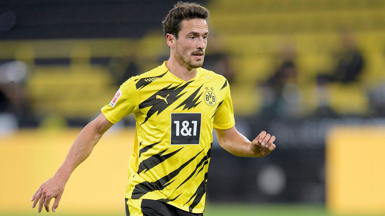 
                <strong>Thomas Delaney (Borussia Dortmund)</strong><br>
                Der Däne mimt eher den passiveren Part im defensiven Mittelfeld. In einigen Szenen agiert er dagegen zu aggressiv und findet nicht das richtige Maß. Sein Foul in höchster Not gegen Gnabry bringt ihm Gelb ein - der anschließende Freistoß landet zum 1:1 im Tor. Nach einer Stunde wird er durch Bellingham ersetzt. ran-Note: 4
              