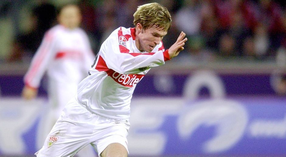 
                <strong>Bank - Offensives Mittelfeld: Aleksandr Hleb (VfB Stuttgart)</strong><br>
                Wir mussten mit den VfB-Fans in unserer Redaktion kämpfen, dass Hleb nur auf der Bank sitzt. Das hat gar keinen echten Grund, Hleb war damals ein Mega-Kicker. Aber wir wollten unsere Kollegen mal ärgern. Also sitzt er draußen. Darf aber in jeder Nachspielzeit eingewechselt werden.
              