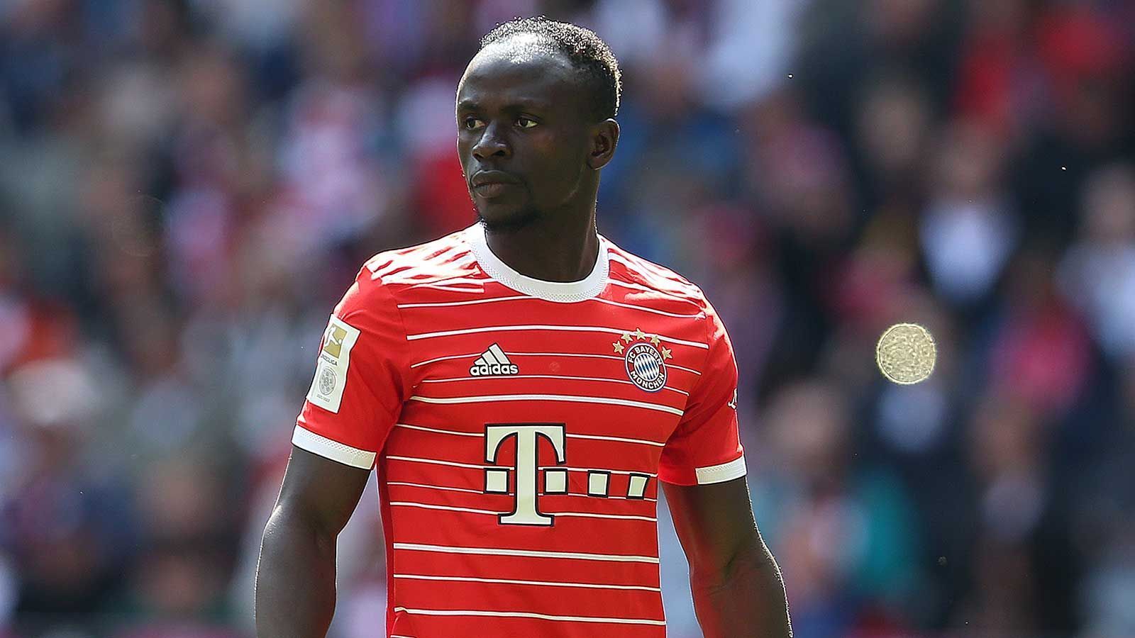 <strong>Sadio Mané</strong><br>Nach nur einer Saison mit vielen Tiefen und wenigen Höhen endet Manés Zeit bei den Bayern mit dem Wechsel zu Al-Nassr. Eine Verletzung, die zunehmend schwachen Leistungen und ein Kabinenzoff, bei dem der Senegalese gegenüber Leroy Sané handgreiflich wurde, führten zum frühzeitigen Abschied.&nbsp;