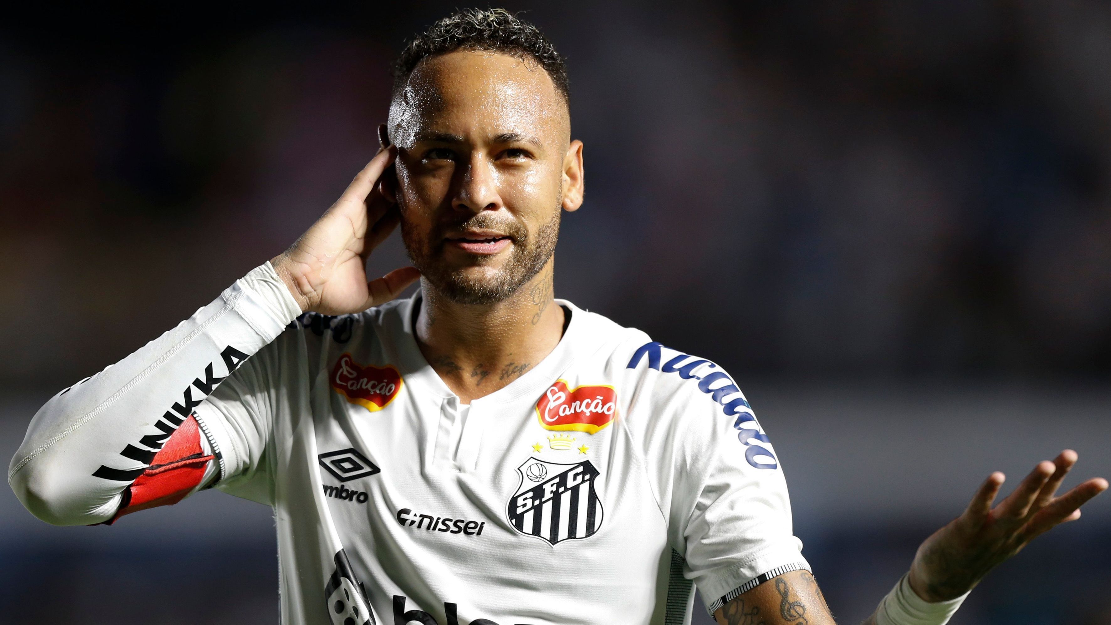 <strong>Neymar (FC Santos)</strong><br>... bei den Katalanen als auch an der Säbener Straße eine Absage geholt haben. "Ich glaube nicht, dass es der richtige Moment für Barcelona ist, über Neymar nachzudenken", nahmen die Katalanen in Person von Sportdirektor Deco zuletzt öffentlich schon Abstand von einer Verpflichtung des 33-Jährigen. In München dürfte es ähnlich sein, Neymar ist zu teuer, außerdem passt er altersbedingt nicht in den Verjüngungs-Plan auf den offensiven Außenbahnen.