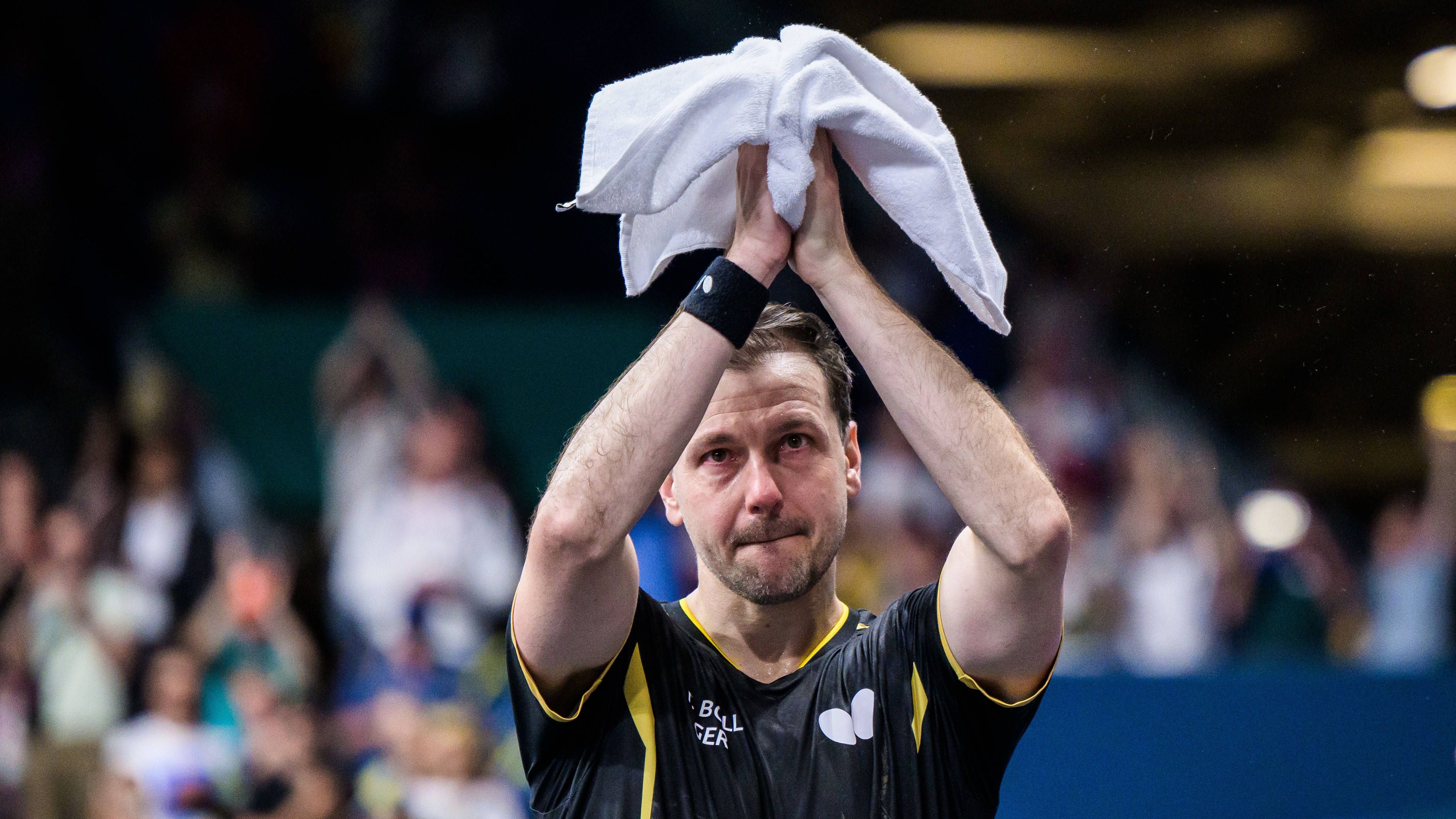 <strong>Verlierer: Tischtennis Männer</strong> <br>Keine Medaille gab es für die deutschen Tischtennis Männer. Im Viertelfinale setzte es gegen Schweden ein deutliches 0:3. 2021 in Tokio hatte es das deutsche Team noch bis ins Finale geschafft und unterlag erst Top-Favorit China. Doppelt Bitter: Das vorzeitige Aus war gleichbedeutend mit dem letzten Olympia-Spiel von Legende Timo Boll - dem langjährigen Aushängeschild des Tischtennissports in Deutschland.