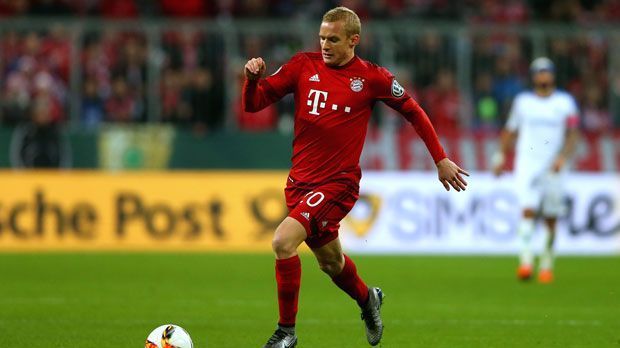 
                <strong>Sebastian Rode</strong><br>
                Ebenfalls auf der Gladbacher Wunschliste steht wohl Bayerns Sebastian Rode. Der 25-jährige defensive Mittelfeldspieler kommt in München überhaupt nicht zum Zug und liebäugelt mit einem Wechsel. Allerdings könnte der BVB den Gladbachern in die Parade fahren. Laut "Sportbild" haben die Dortmunder Rode als Ersatz für den scheidenden Ilkay Gündogan im Auge. Die Ablöse soll sich auf acht Millionen Euro belaufen. (Quelle: "Sportbild")
              