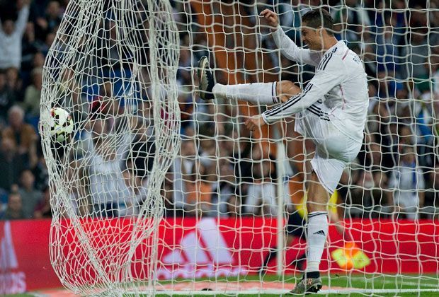 
                <strong>Ronaldo schmollt nach Tor-Klau</strong><br>
                Vollkommen sauer ließ Ronaldo anschließend seinem Ärger freien Lauf und drosch den Ball erneut in die Maschen, drehte kopfschüttelnd ab und beteiligte sich nicht an dem Jubel seiner Teamkollegen.
              