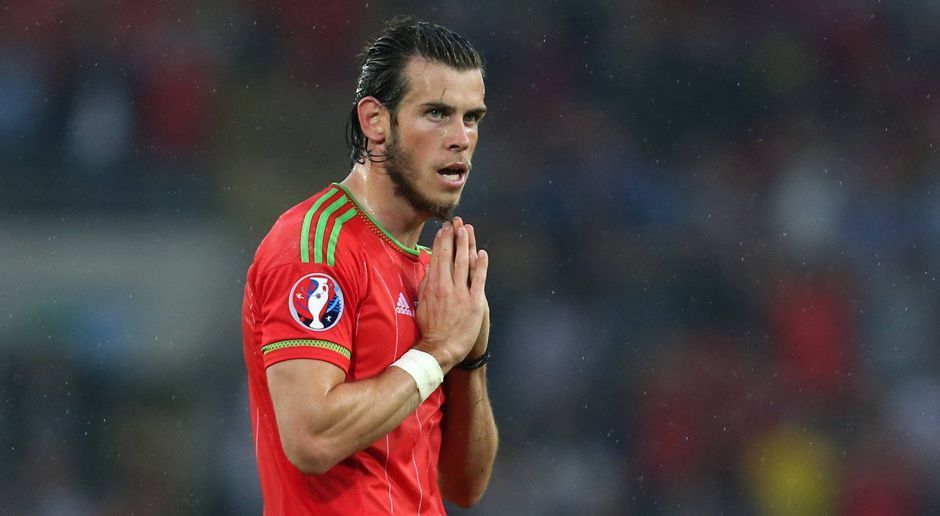 
                <strong>Gareth Bale (Wales)</strong><br>
                Angriff: Gareth Bale (Wales). Nach 58 Jahren ist Wales erstmals wieder bei einem großen internationalen Turnier dabei - auch dank Gareth Bale. Mit seinen Toren in der Qualifiaktion hat der 26-Jährige sein Land zur EM nach Frankreich geschossen. 
              