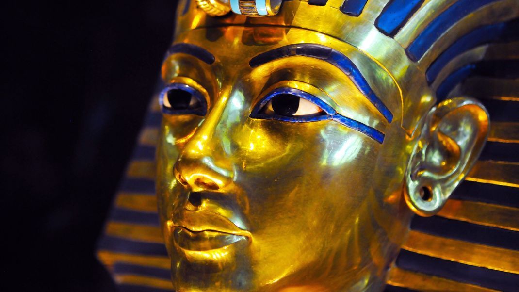 Die Totenmaske: Die Grab-Beigaben Tutanchamuns sind von großer Kostbarkeit. Allein seine berühmte Totenmaske aus Gold wiegt über neun Kilo. Das Grab war bei der Entdeckung 1922 fast unversehrt.