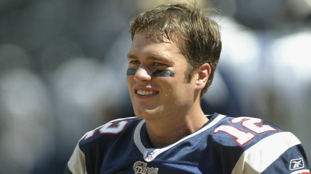 
                <strong>Tom Brady</strong><br>
                Der süße Junge von Nebenan, der den Ball auch mal gerne werfen würde…
              