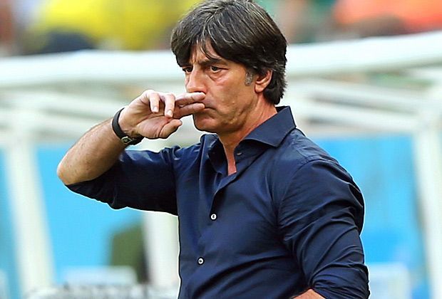 
                <strong>GEWINNER: Joachim Löw</strong><br>
                Schlussendlich ist auch der Bundestrainer selbst ein Gewinner dieser Vorrunde. Gegen Portugal überraschte Löw mit einer 4-3-2-1-Aufstellung und gegen Ghana reagierte er goldrichtig, indem er Bastian Schweinsteiger und Miroslav Klose einwechselte. Mach weiter so, Jogi!
              