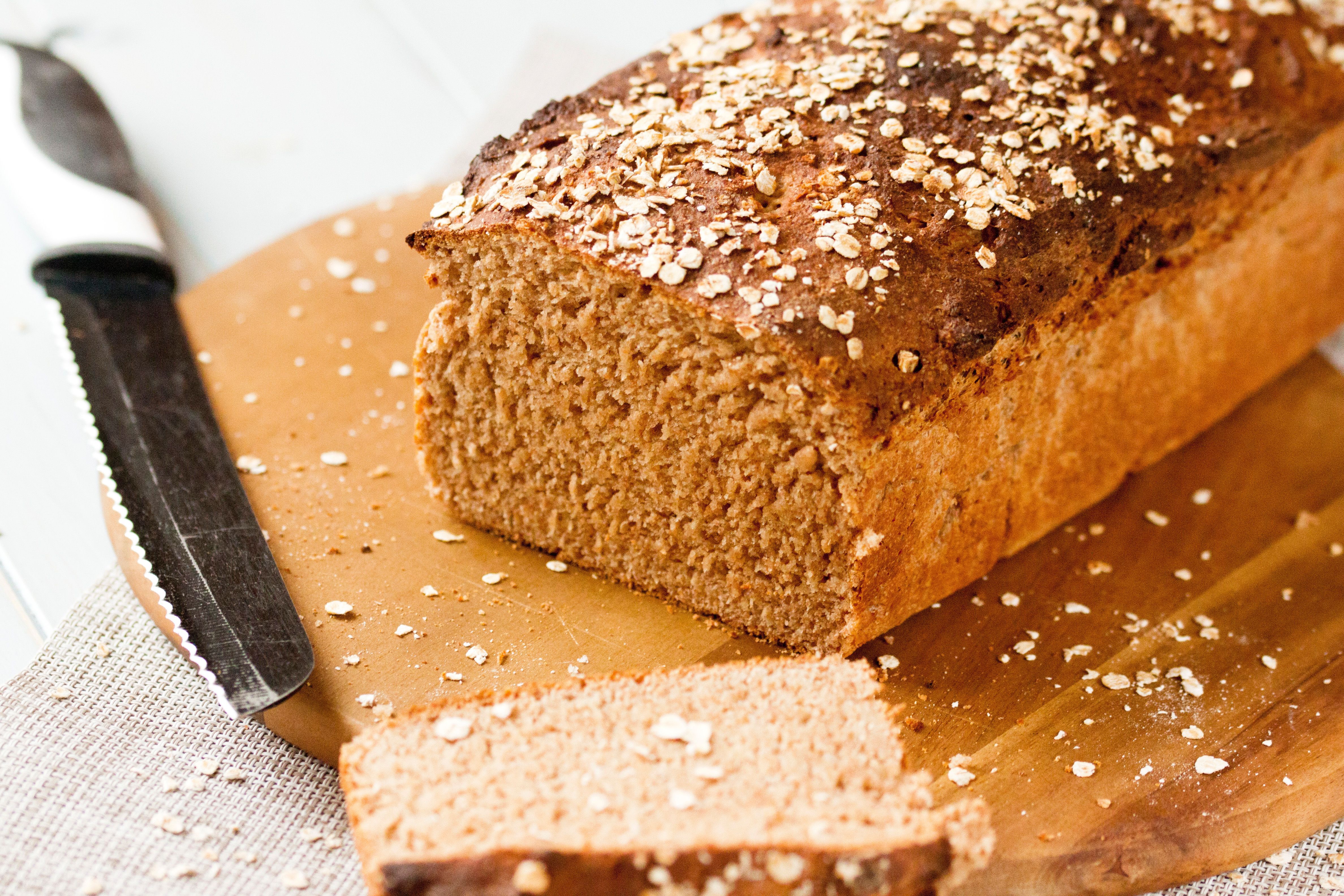 Haferflocken-Quark-Brot Selbst Backen: Das Leichte Rezept Für Die ...