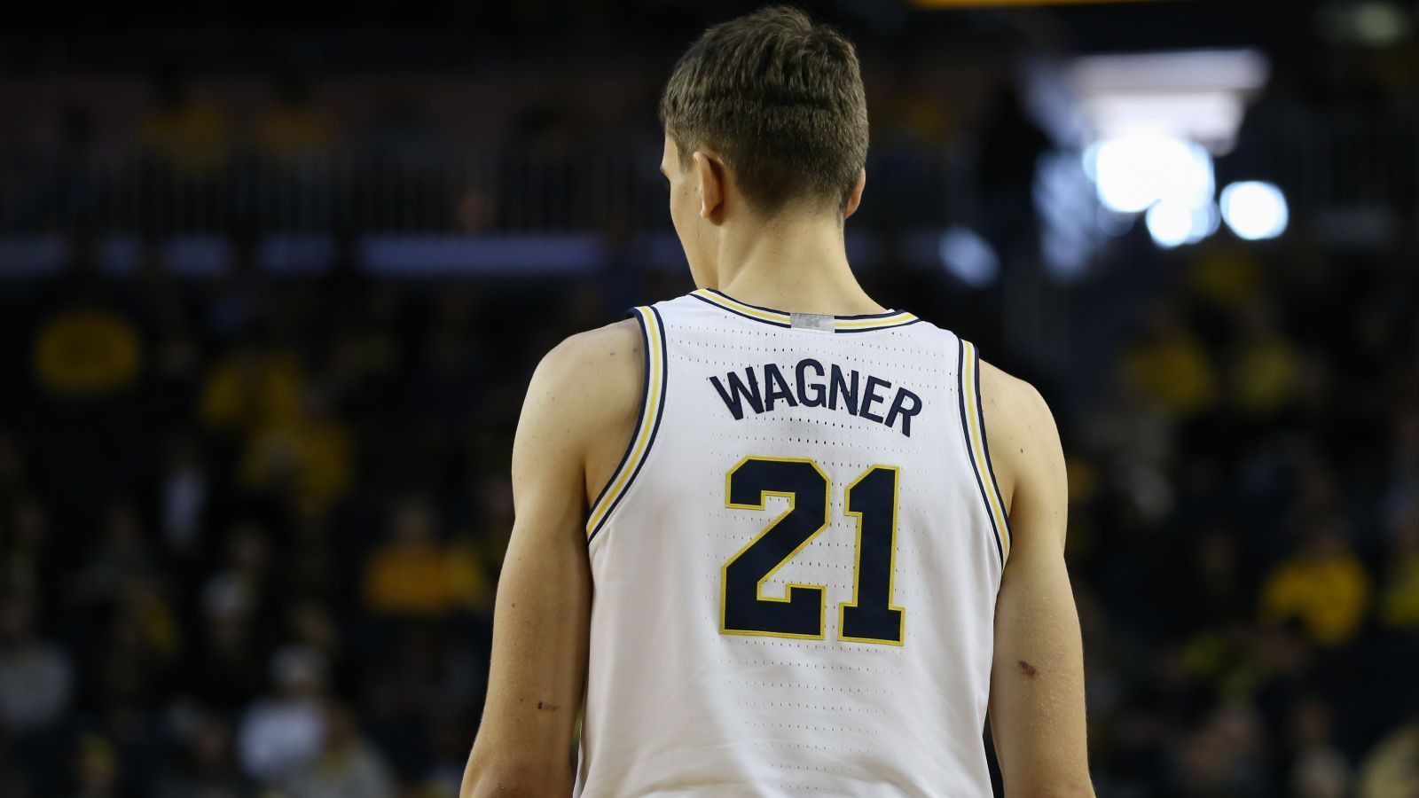 
                <strong>Das sind die Top 10 Picks des NBA Draft 2021</strong><br>
                Franz Wagner wurde an achter Stelle im NBA Draft von den Orlando Magic ausgewählt. Damit ist der gebürtige Berliner sogar besser als Mavericks-Legende Dirk Nowitzki, der 1998 an neunter Stelle gezogen wurde. ran zeigt euch, wer es in diesem Jahr noch unter die Top 10 geschafft hat. 
              