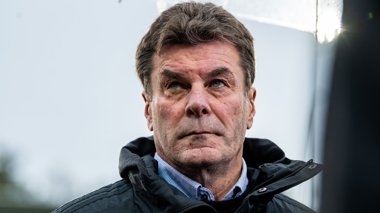 
                <strong>Hamburger SV (Zweiter, 31 Punkte)</strong><br>
                Trotzdem sorgt die Verfassung für Alarmstimmung. Denn der HSV machte in der Vorbereitung im Grunde dort weiter, wo man in der Hinrunde nach nur einem Sieg aus den letzten vier Spielen aufgehört hatte. "2:5 bei einem Regionalligisten zu verlieren, ist alles andere als in Ordnung. Das hat mit dem Kopf zu tun. Du musst die nötige Einstellung mitbringen", sagte Trainer Dieter Hecking. Die Fans hoffen, dass das schon am Donnerstag gegen den 1. FC Nürnberg der Fall sein wird. ran-Prognose: Der HSV muss in die Relegation.
              