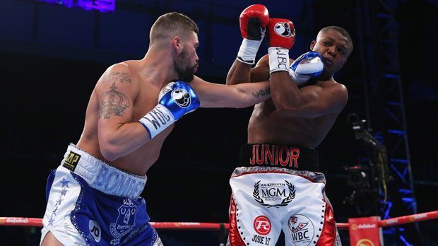 
                <strong>Tony Bellew vs. Ilunga Makabu</strong><br>
                ...doch Bellew schlug zurück und gewann selbst in der dritten Runde spektakulär durch Knockout.
              