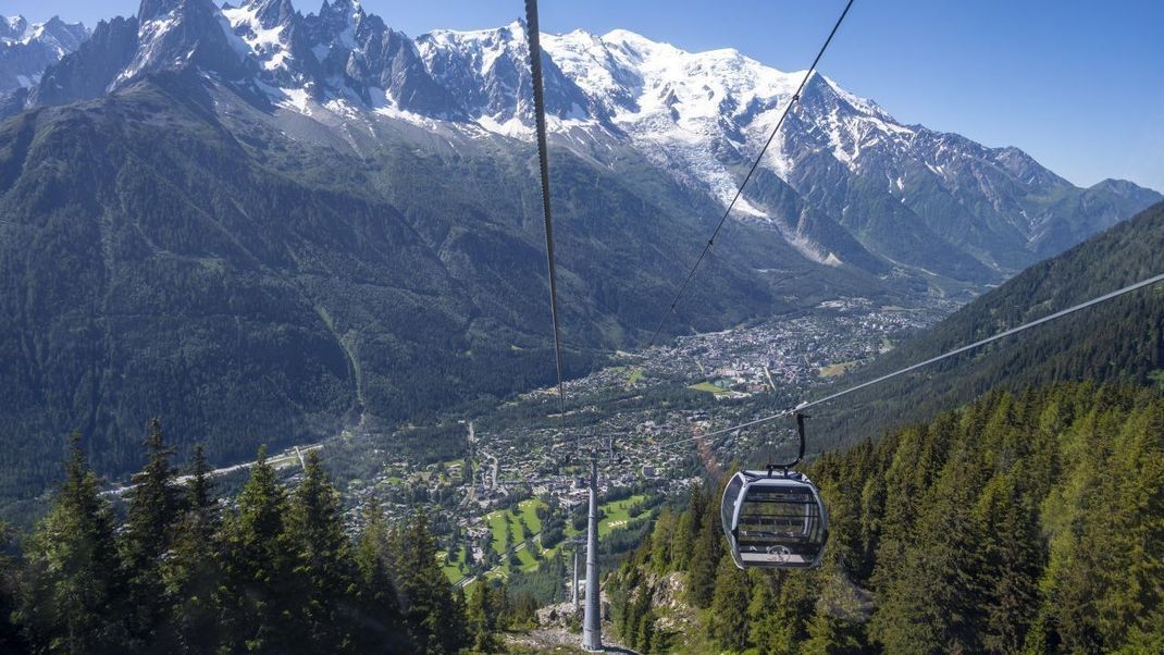 Mit den Gondeln der Seilbahn La Flégère geht's bequem weite Strecken des Mont Blanc hinauf.