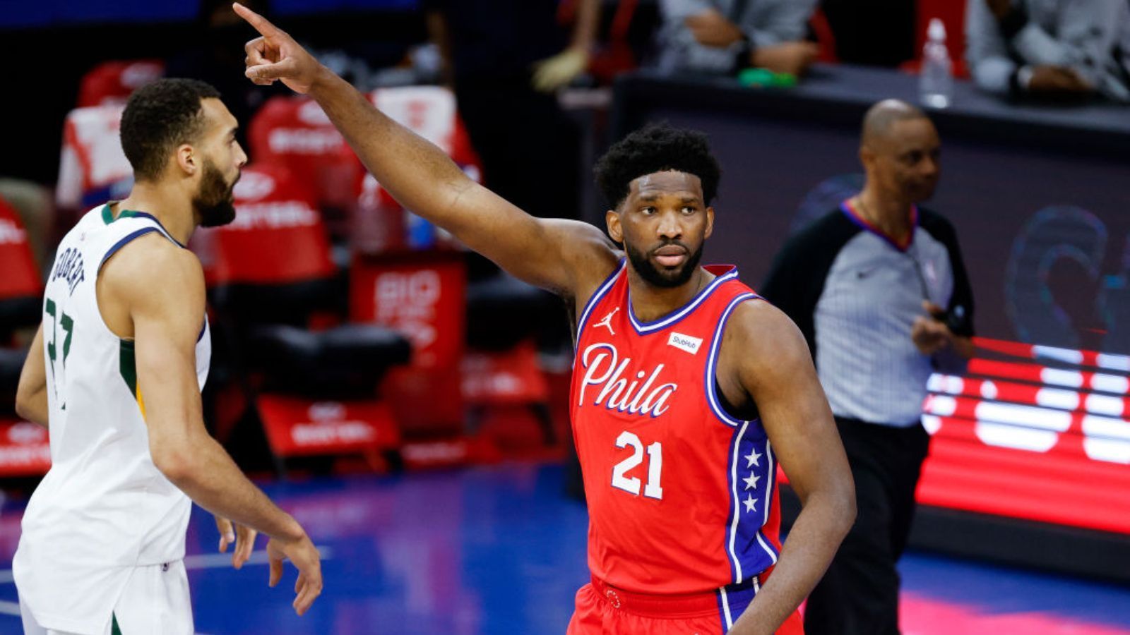 
                <strong>Joel Embiid (Philadelphia 76ers/Starter)</strong><br>
                 - Punkte: 30,2 - Rebounds: 11,6 - Assists: 3,3 - All-Star-Nominierungen: 4
              