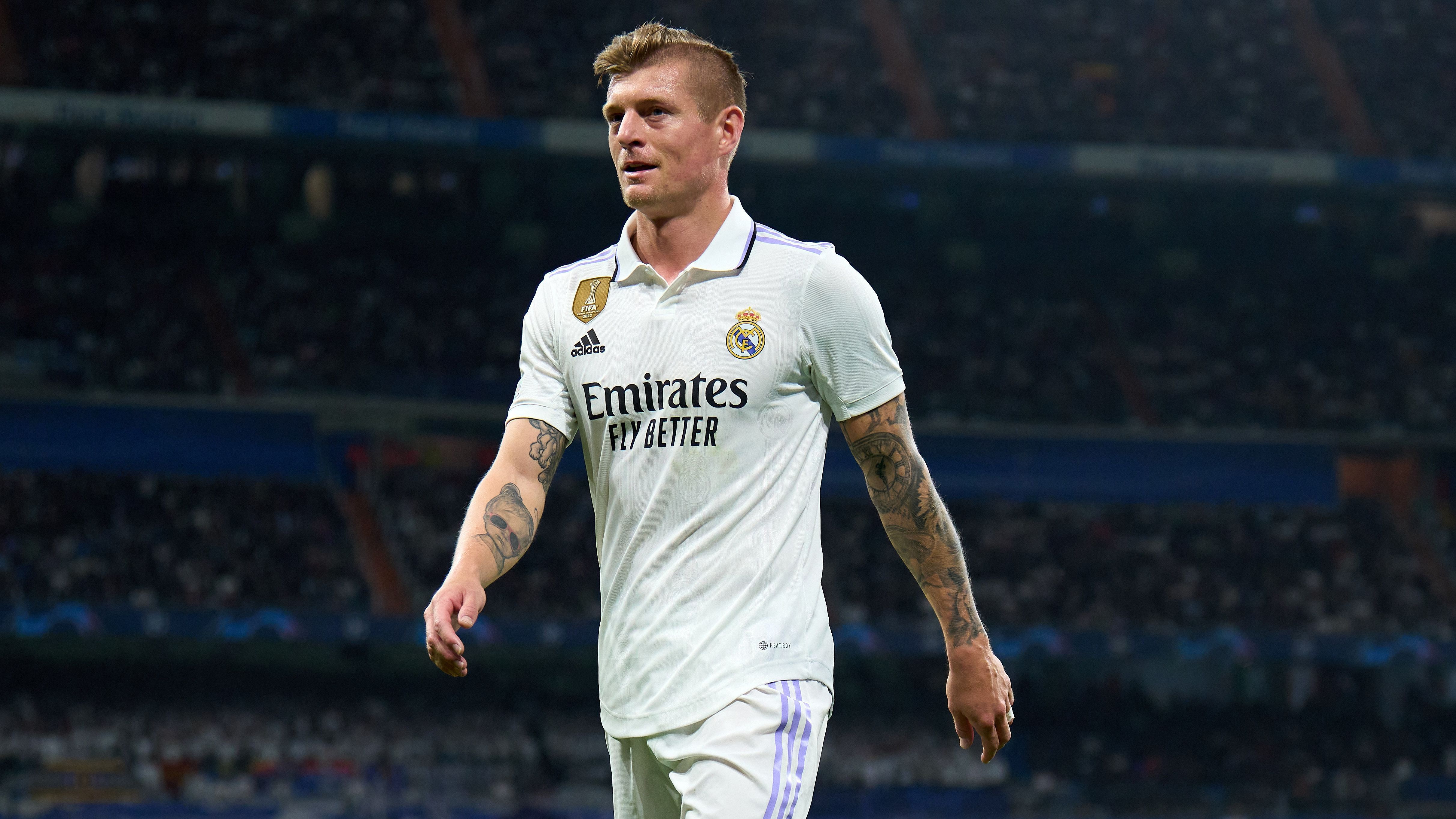 
                <strong>Platz 19 (geteilt): Toni Kroos</strong><br>
                Bisheriger Verein: Real MadridMarktwert: 18 Mio. EuroPosition: Zentrales MittelfeldAlter: 33 Jahre
              