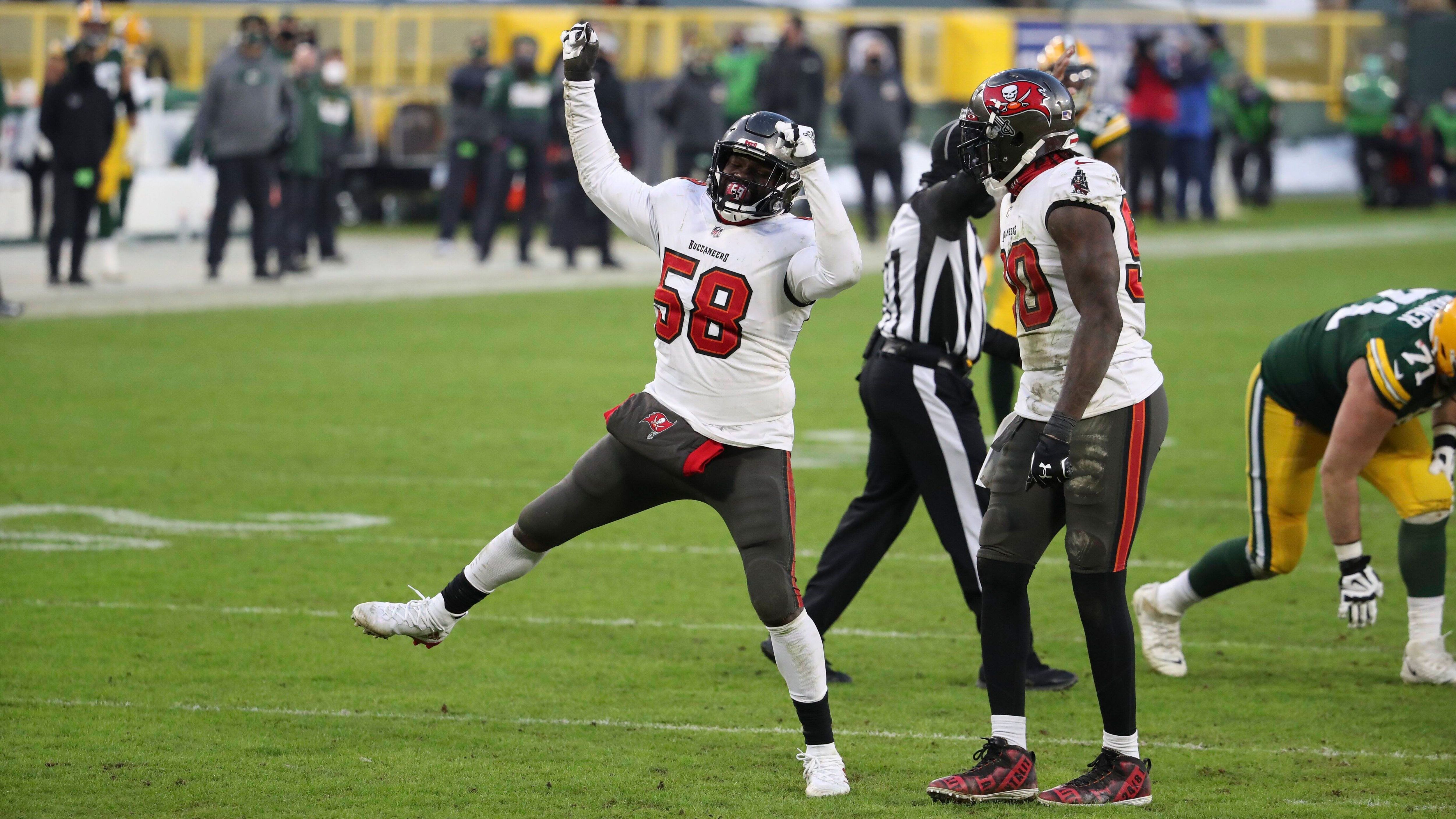 
                <strong>Shaquil Barrett</strong><br>
                Und zwar Shaquil Barrett. Der Outside Linebacker zerstörte die O-Line der Packers nahezu im Alleingang und verzeichnete unglaubliche drei Sacks. Ähnlich wie Pierre-Paul kam auch der 28-jährige Barrett erst vor kurzem nach Tampa. Nachdem er im NFL Draft 2014 nicht ausgewählt worden war, unterschrieb er bei den Denver Broncos, mit denen er Super Bowl 50 gewann. Vier Jahre später zog es Barrett zu den Bucs. In seinem ersten Jahr gelangen ihm 19,5 Sacks - Bestwert in der NFL 2019. Nun greift er nach seinem zweiten Ring.
              