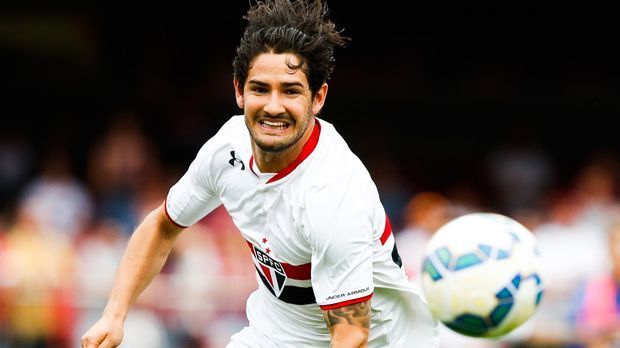 
                <strong>Alexandre Pato</strong><br>
                Alexandre Pato: Angeblich soll sich der 26-Jährige schon mit den "Reds" geeinigt haben. Nach mehr als zwei Jahren in der brasilianischen Serie A, soll Pato zurück nach Europa wollen. Von 2007 bis 2013 spielte der Stürmer für den AC Mailand und erzielte dort 63 Tore. Für Klopp könnte es ein wichtiger Neuzugang werden, da ihm wegen Verletzungen oft die Alternativen im Sturm fehlen. (Quelle: Independent.co.uk)
              