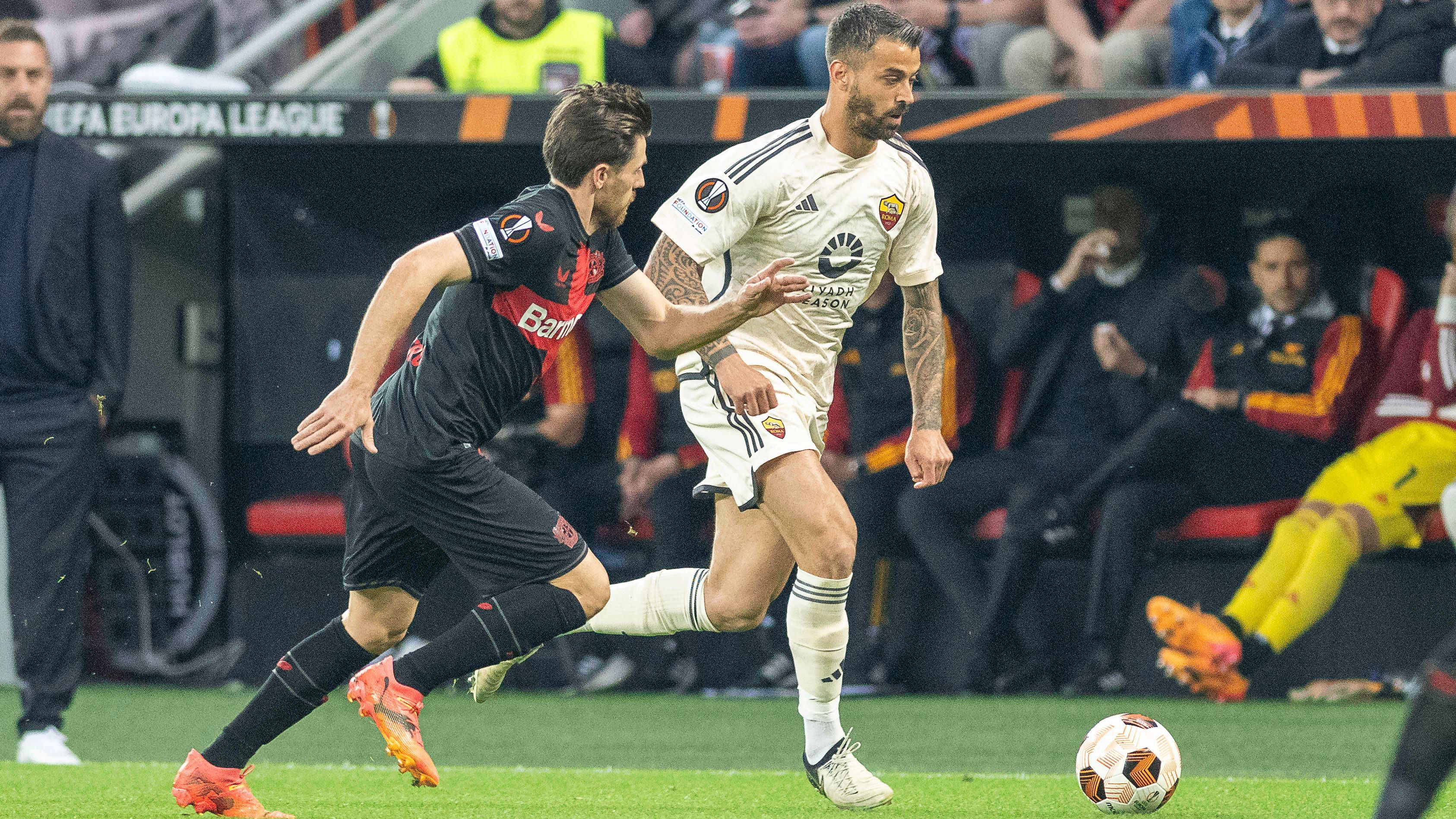 <strong>Jonas Hofmann (Bayer Leverkusen)</strong><br>Im Offensivspiel stark eingebunden, allerdings auch nicht immer fehlerfrei. Bei ihm fehlt die letzte, entscheidende Idee. Vergibt in der 58. Minute nach einem Konter die Chance zum 1:1, wenig später freistehend von der Strafraumgrenze. Durchwachsen. Geht in der 81. Minute vom Platz. <em><strong>ran-Note: 4</strong></em>