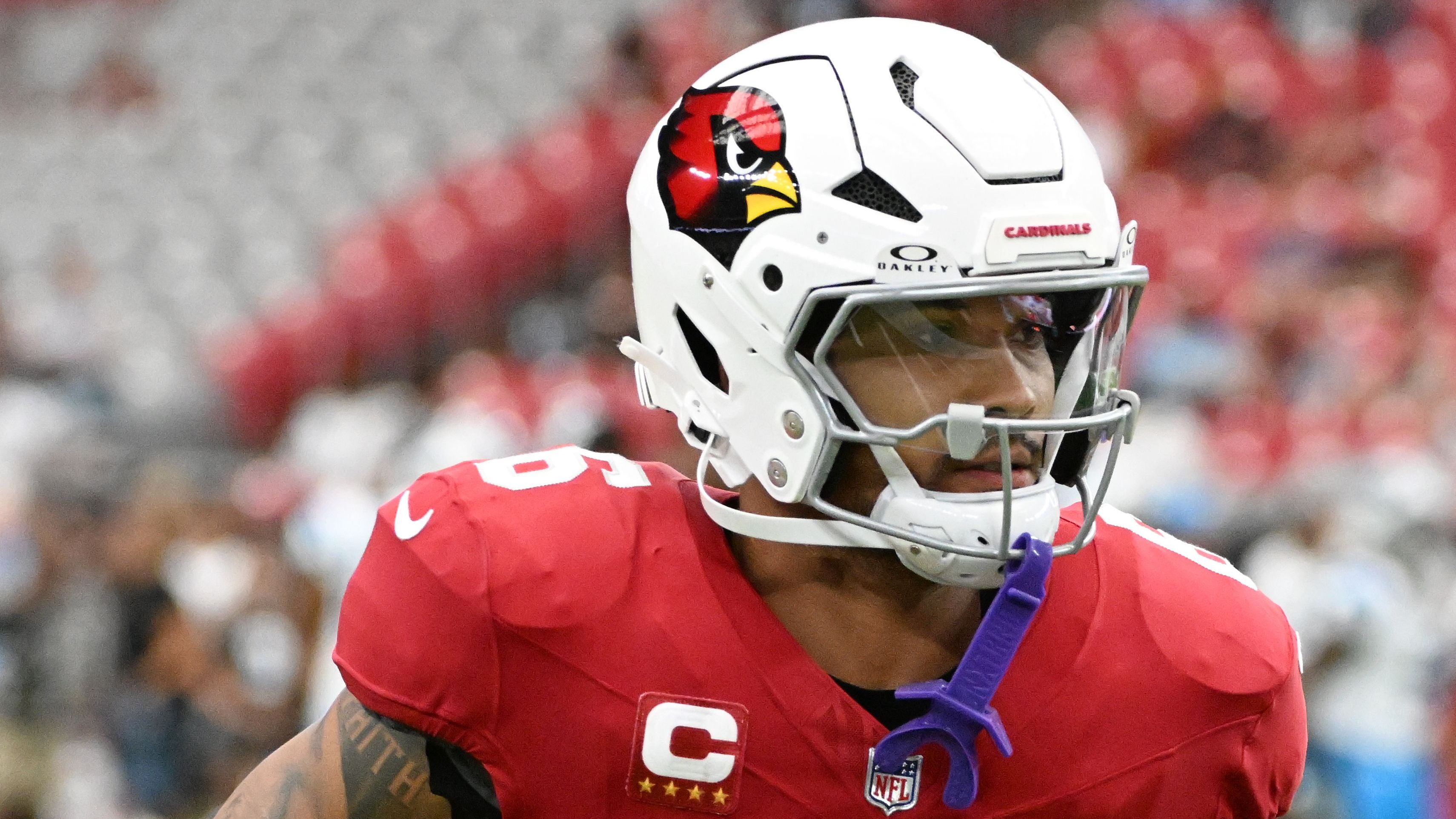 <strong>James Conner (Arizona Cardinals)</strong><br>Doch auch die Arizona Cardinals waren von einem möglicherweise schwerwiegenden Verletzungsausfall betroffen. Running Back James Conner wurde bei einem Tackling unglücklich am Bein erwischt und musste daraufhin aus dem Spiel genommen werden.