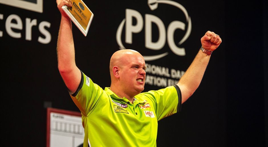 
                <strong>Michael van Gerwen</strong><br>
                Der inzwischen 28 Jahre alter Niederländer löste Taylor 2014 als Weltmeister ab und ist seit Jahren das Non-plus-ultra der PDC. Zweimal Weltmeister, dreimal Premier-League-Sieger, in der PDC Weltrangliste ist van Gerwen unangefochtene Nummer eins. Auch für die German Darts Masters ist van Gerwen Topfavorit.
              