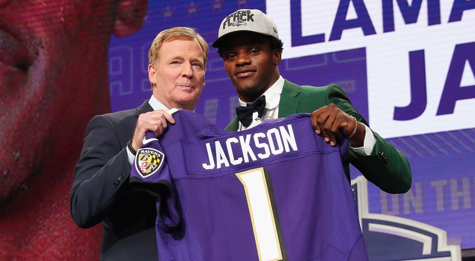 
                <strong>32. Lamar Jackson (Quarterback, Baltimore Ravens) </strong><br>
                Vermutetes Gehalt: 9.542.219 US-Dollar, davon 5.019.796 US-Dollar Signing Bonus.
              