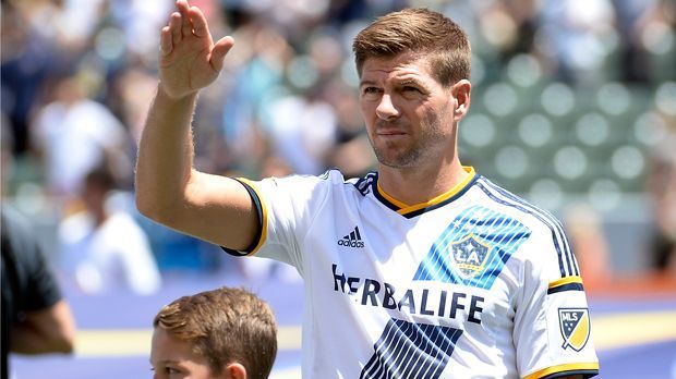 
                <strong>Steven Gerrard</strong><br>
                Platz 7: Steven Gerrard (L.A. Galaxy) - Eine Überraschung in den Top 10. Steven Gerrard scheint in den Staaten eine große Fangemeinde zu haben. Als einziger Spieler, der nicht in Europa sein Geld verdient, schafft er den Sprung auf Platz 7. 
              