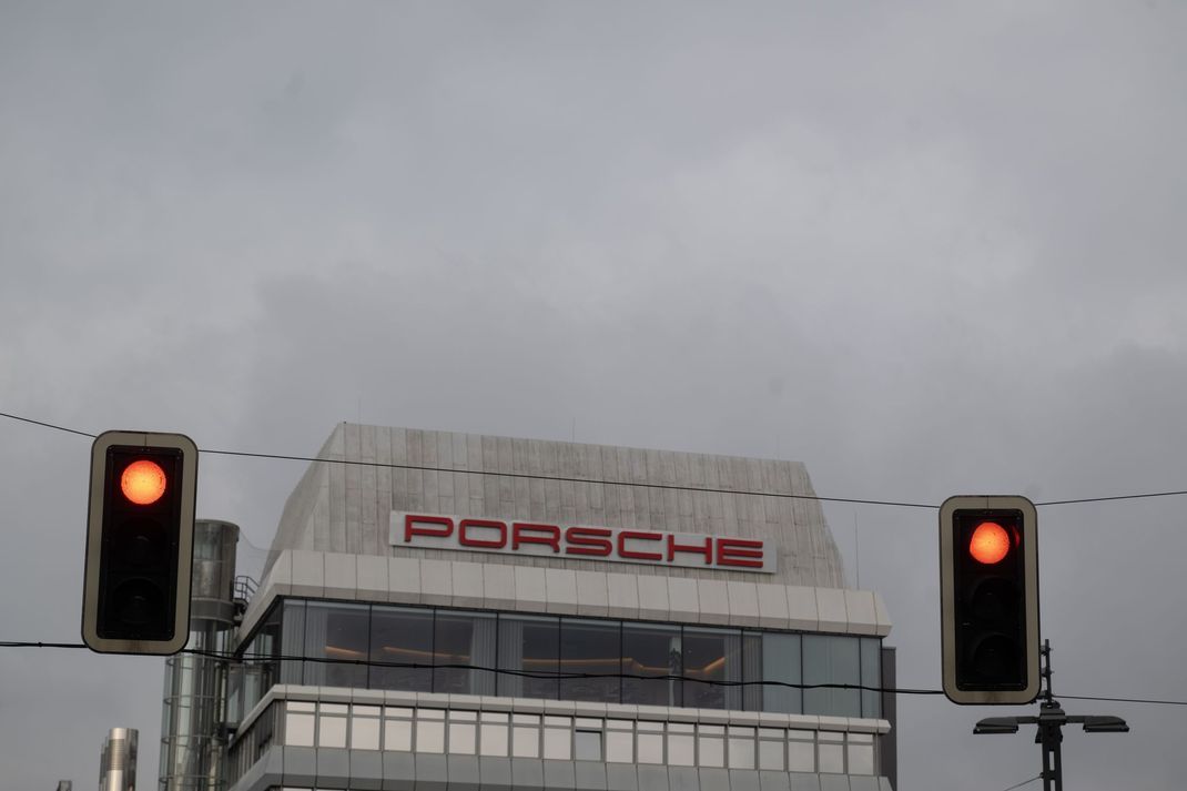 Porsche setzt den Rotstift an - und will rund 1.900 Stellen streichen.