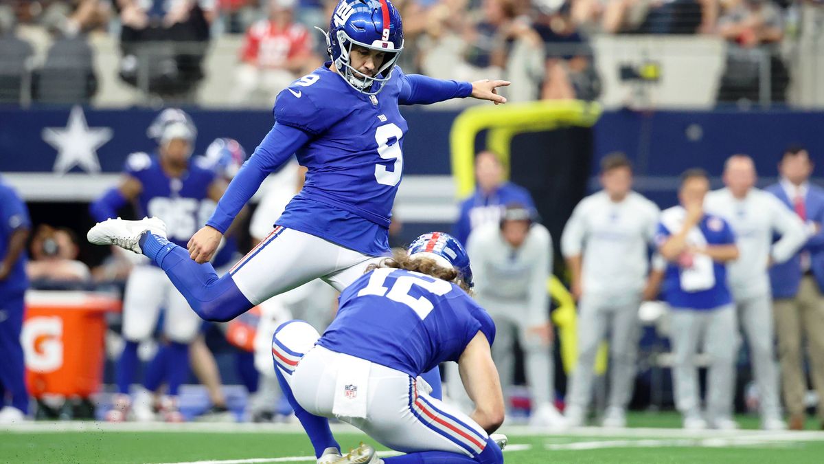 NFL, American Football Herren, USA New York Giants at Dallas Cowboys Sep 14, 2025; Arlington, Texas, USA; New York Giants place kicker Graham Gano (9) attempts a field goal against the Dallas Cowbo...