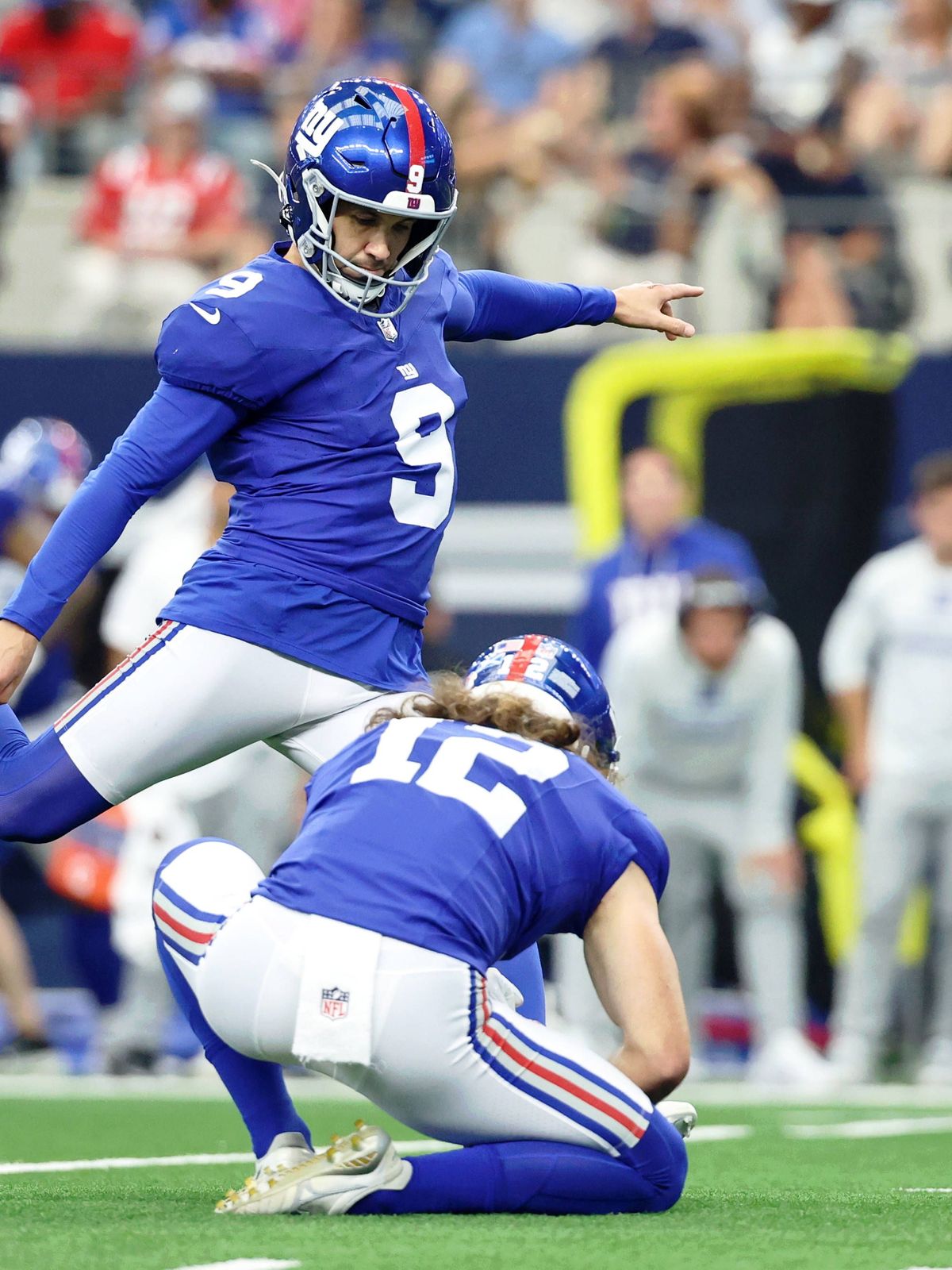 NFL, American Football Herren, USA New York Giants at Dallas Cowboys Sep 14, 2025; Arlington, Texas, USA; New York Giants place kicker Graham Gano (9) attempts a field goal against the Dallas Cowbo...