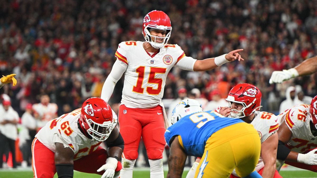 Los Angeles Chargers v Kansas City Chiefs SAO PAULO,BRAZIL - SEPTEMBER 5: Kansas City Chiefs quarterback Patrick Mahomes 15 gives instruction to his teammates during the second half of an NFL, Amer...