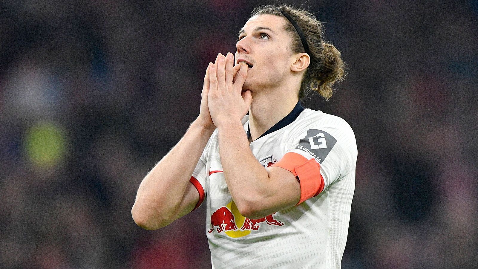 
                <strong>Marcel Sabitzer (RB Leipzig)</strong><br>
                Dem Kapitän gelingt es trotz einigen sehenswerten Pässen nicht, Struktur ins Spiel zu bekommen. Im Vorwärtsgang ist er der RB-Profi, der noch am ehesten Akzente setzt. Schlecht: Direkt nach Wiederanpfiff kommt der Österreicher am Elfmeterpunkt frei zum Schuss - und bringt den Ball nicht einmal aufs Tor. ran-Note: 4
              