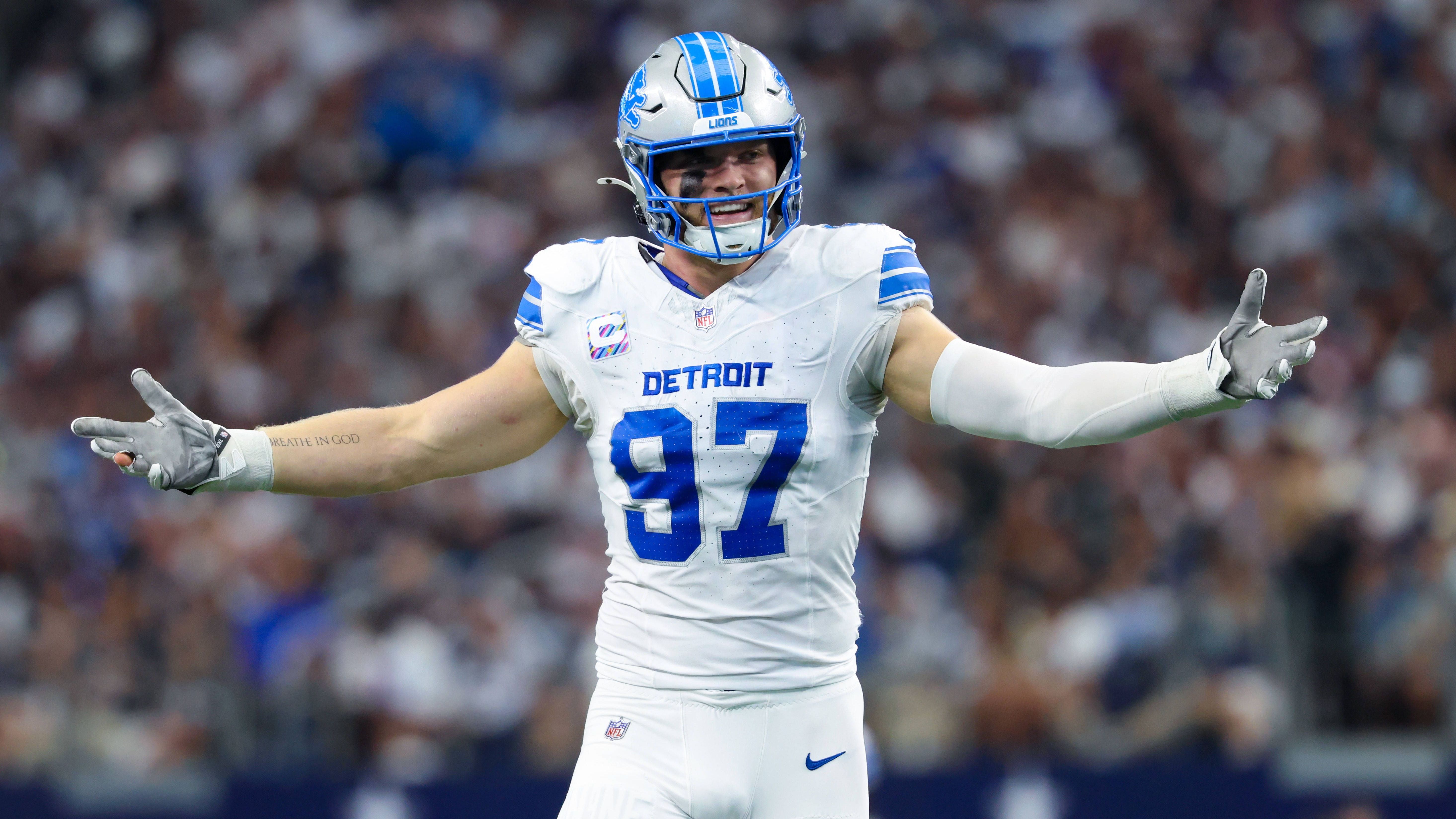<strong>Aidan Hutchinson (Detroit Lions)</strong><br>Nach seiner schweren Beinverletzung in der vergangenen Saison ist Hutchinson zurück im Training. Die Lions planen laut Berichten eine Vertragsverlängerung, die ihm rund 150 Millionen US-Dollar einbringen könnte – ein Top-Deal für einen der besten Pass-Rusher der Liga, der in 39 Karriere-Auftritten 28,5 Sacks gesammelt hat.