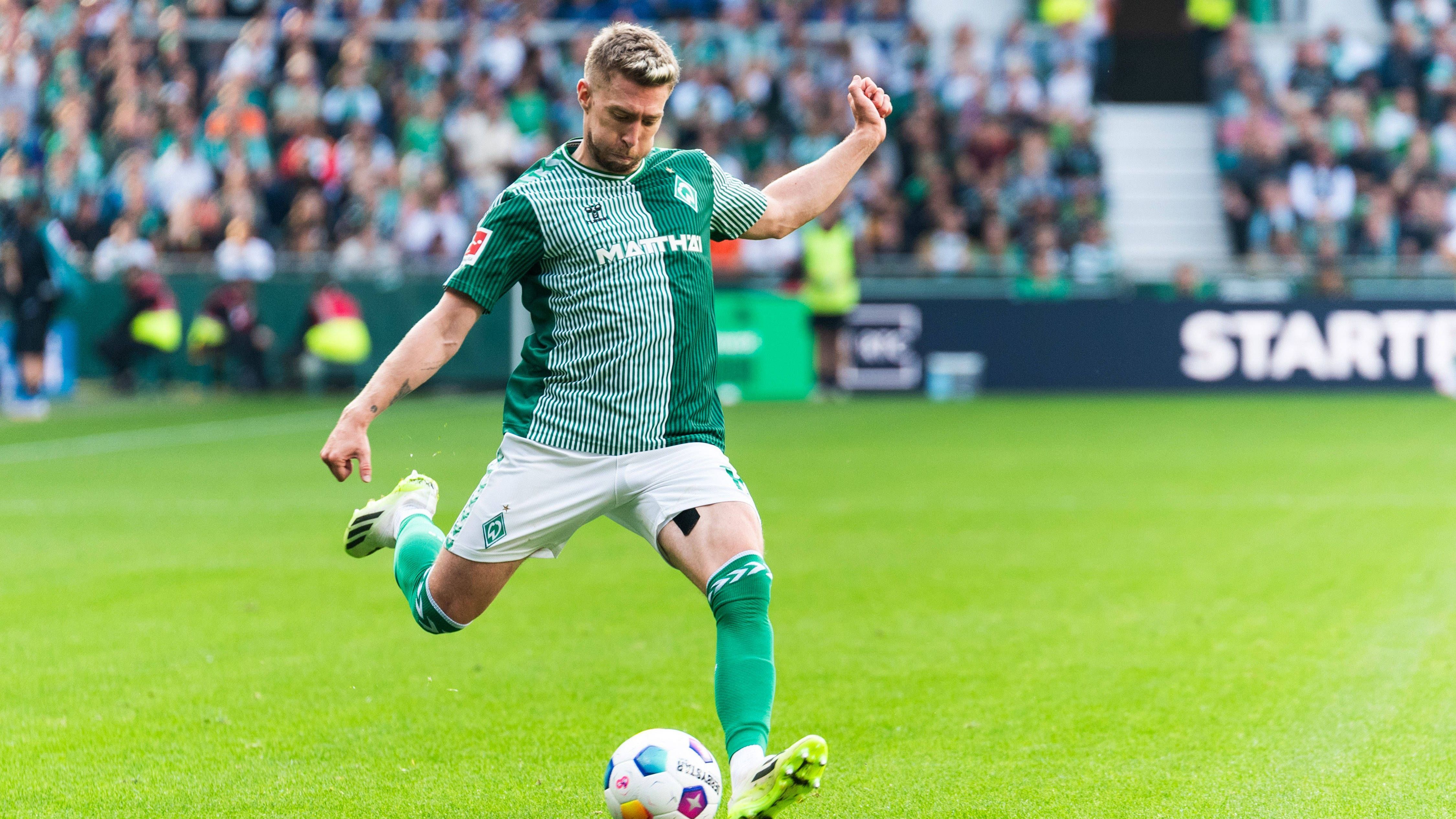 <strong>Mitchell Weiser (SV Werder Bremen)</strong><br>Neben Friedl tummelt sich in Bremen mit Mitchell Weiser ein weiteres Ex-Bayern-Talent, das an der Säbener Straße den großen Durchbruch verpasste. Der heute 30-Jährige startete erst nach seinem Bayern-Abgang bei den darauffolgenden Stationen Hertha BSC und Bayer Leverkusen so richtig durch. Für die Bayern-Profis reichte es lediglich zu 21 Pflichtspiel-Einsätzen.&nbsp;