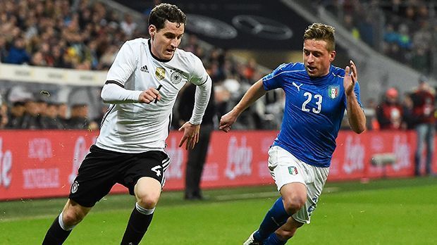 
                <strong>Sebastian Rudy</strong><br>
                Sebastian Rudy: Hatte seine rechte Seite im Griff, was aber auch an der italienischen Passivität lag. Machte wenig falsch, konnte sich aber auch nicht besonders auszeichnen. ran-Note: 3
              