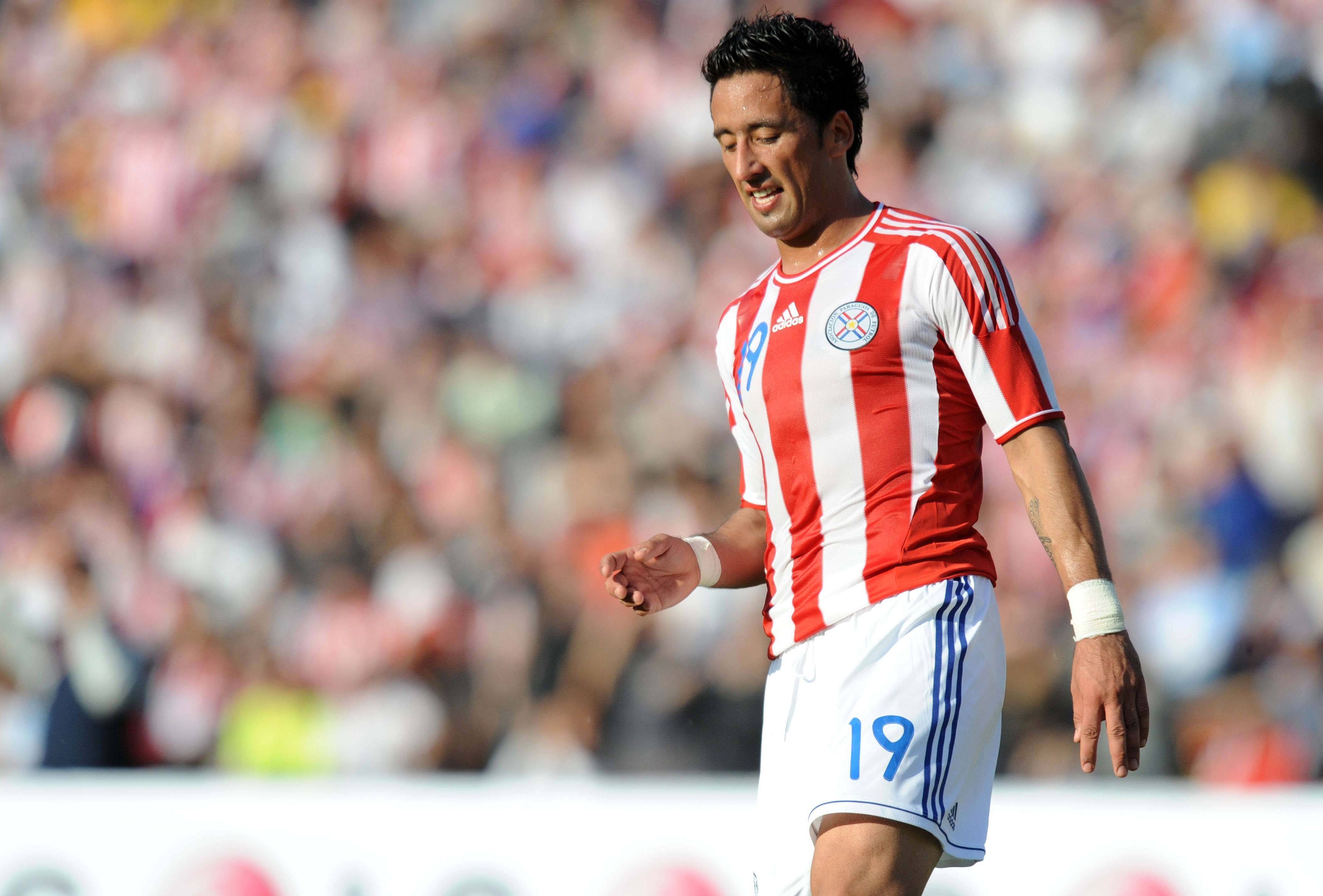 
                <strong>Ex-Bundesliga-Spieler: Lucas Barrios (Paraguay)</strong><br>
                Lucas Barrios war sozusagen der Vorgänger von Robert Lewandowski bei Borussia Dortmund, ehe sich der Paraguayer für einen Wechsel nach China entschied. Der 30-Jährige stürmt aktuell für Montpellier in der Ligue 1.
              