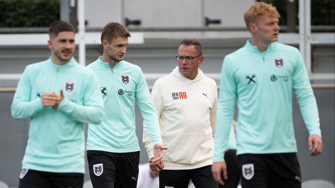 Ralf Rangnick (3. v. l.) ist seit zwei Jahren Teamchef in Österreich.