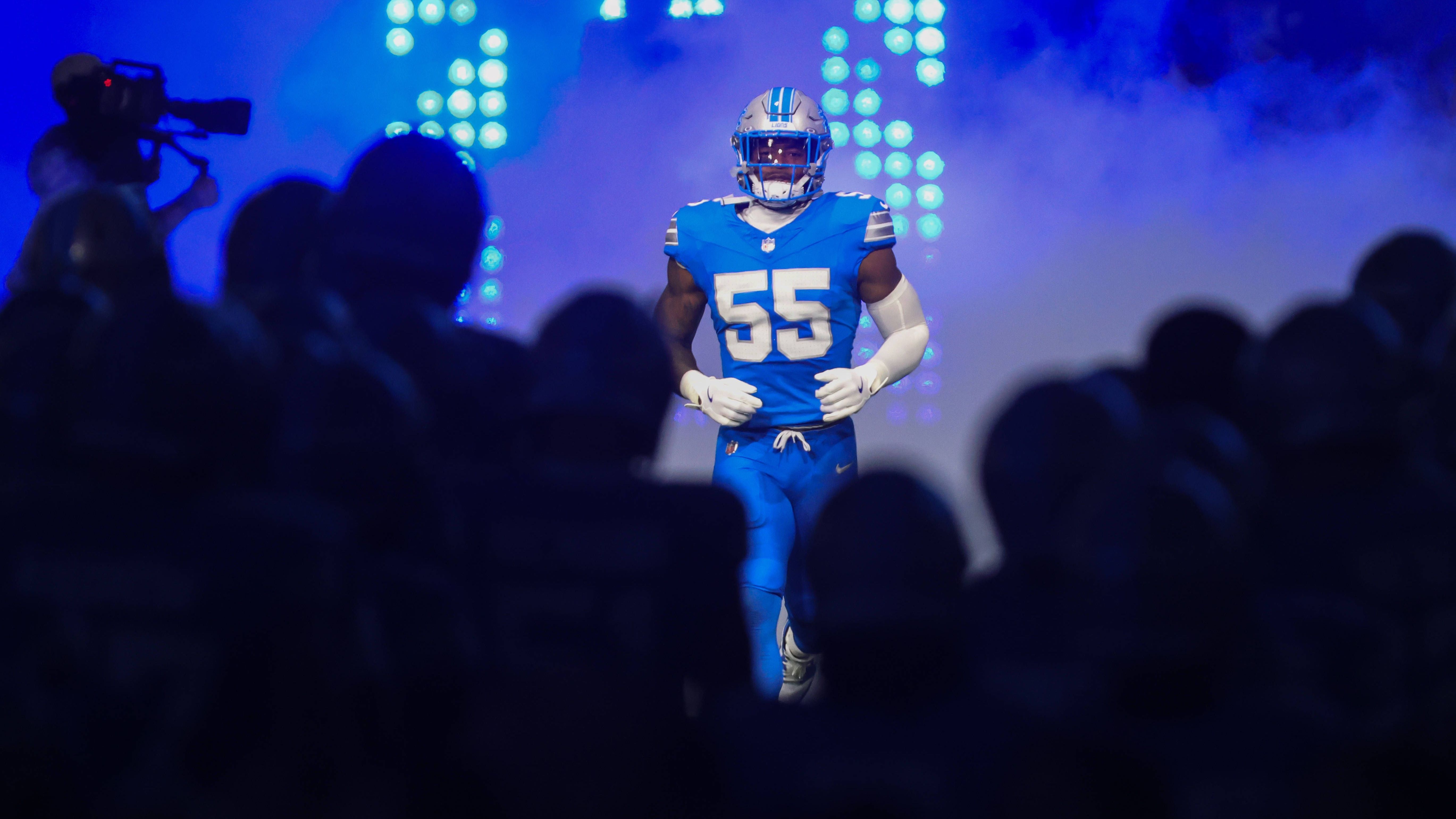 <strong>Detroit Lions<br></strong>- DT Levi Onwuzurike (1 Jahr, 5,5 Millionen US-Dollar)<br>- DE Marcus Davenport (1 Jahr, 4,75 Millionen US-Dollar)<br>- DL Roy Lopez (1 Jahr, 4,65 Millionen US-Dollar)<br>- LB Derrick Barnes (3 Jahre, 25,5 Millionen US-Dollar, im Bild)<br>- CB D.J. Reed (3 Jahre, 48 Millionen US-Dollar)