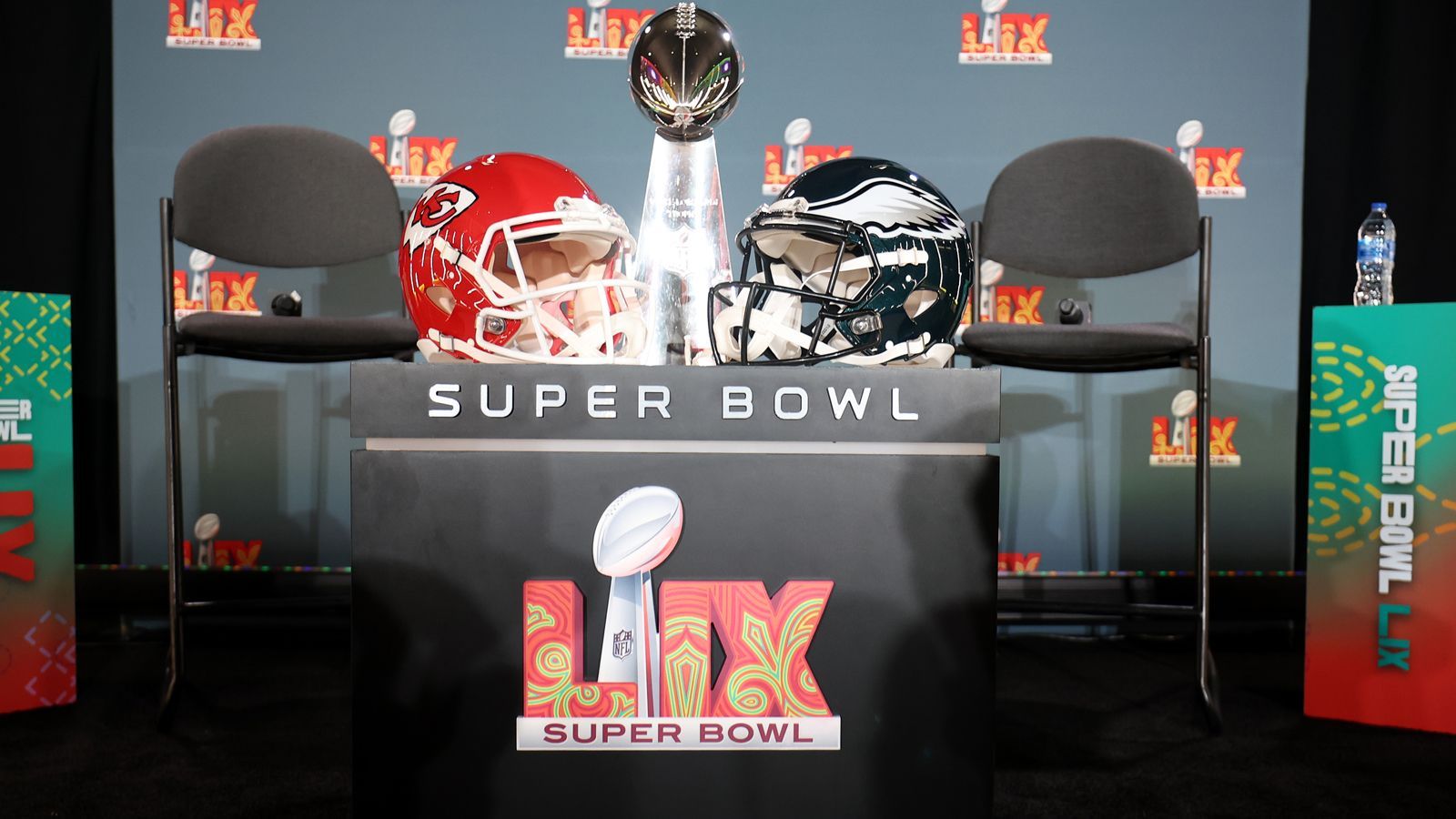 <strong>Super Bowl 2025 in New Orleans</strong><br>Die <a href="https://www.ran.de/sports/american-football/kansas-city-chiefs">Kansas City Chiefs</a> und die <a data-li-document-ref="487613" href="https://www.ran.de/sports/american-football/philadelphia-eagles">Philadelphia Eagles</a> bestreiten den <a href="https://www.ran.de/sports/american-football/nfl/news/super-bowl2025-wem-drueckt-tom-brady-die-daumen-news-im-ticker-348373">Super Bowl</a> 2025 in New Orleans. Neben kuriosen und verrückten Wetten gibt es auch sportliche Optionen, auf die man sein Geld setzen kann. Wir nennen euch die spektakulärsten.<br><em>Zudem der Hinweis: <a href="https://open.spotify.com/episode/02HZSOvJBZggRSWGw9BgDj">Podcast - ran beim Super Bowl: So wohnen die Teams in New Orleans</a></em>