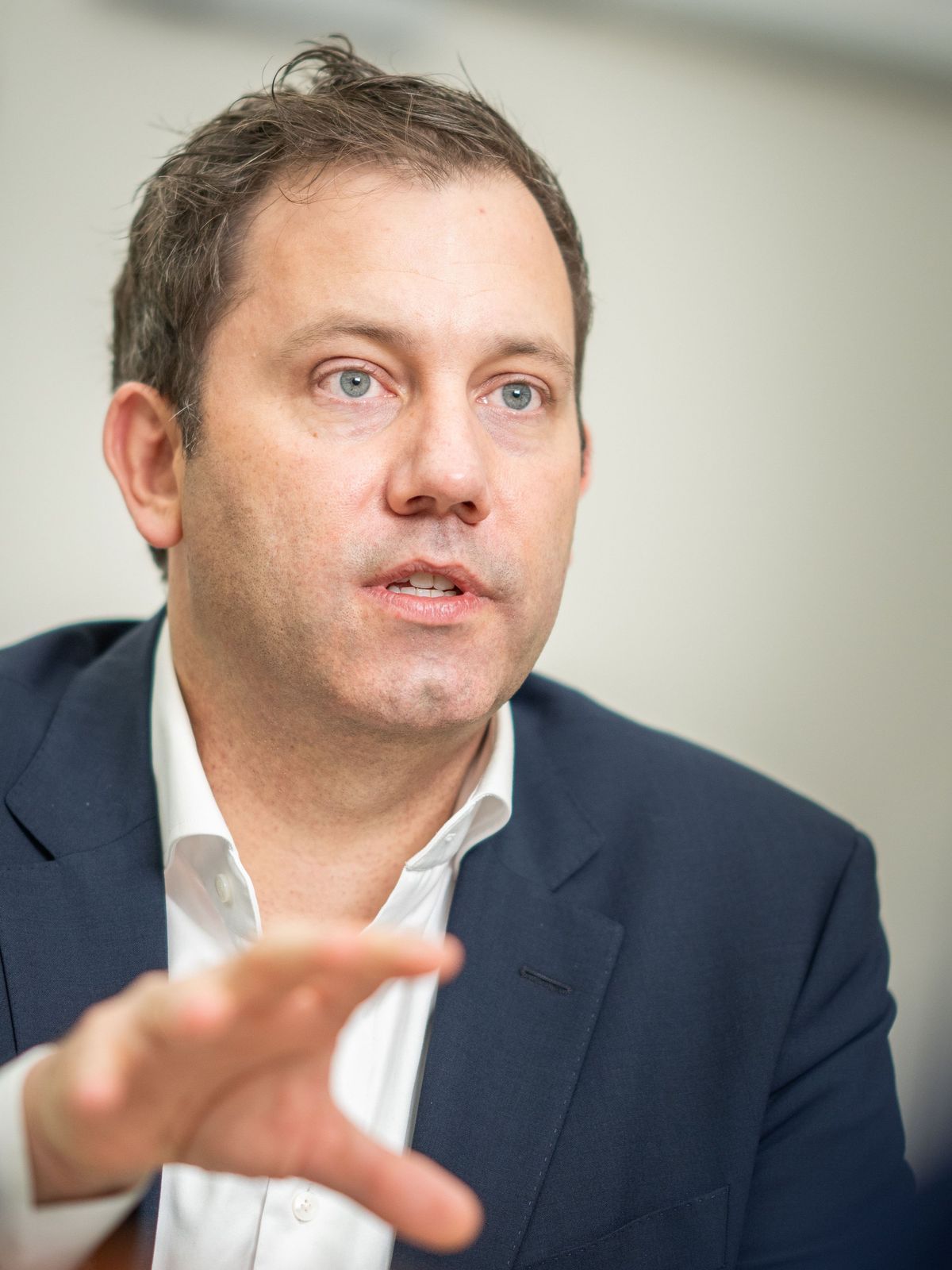 Lars Klingbeil, SPD-Bundesvorsitzender, will eine Mindestlohn Erhöhung.