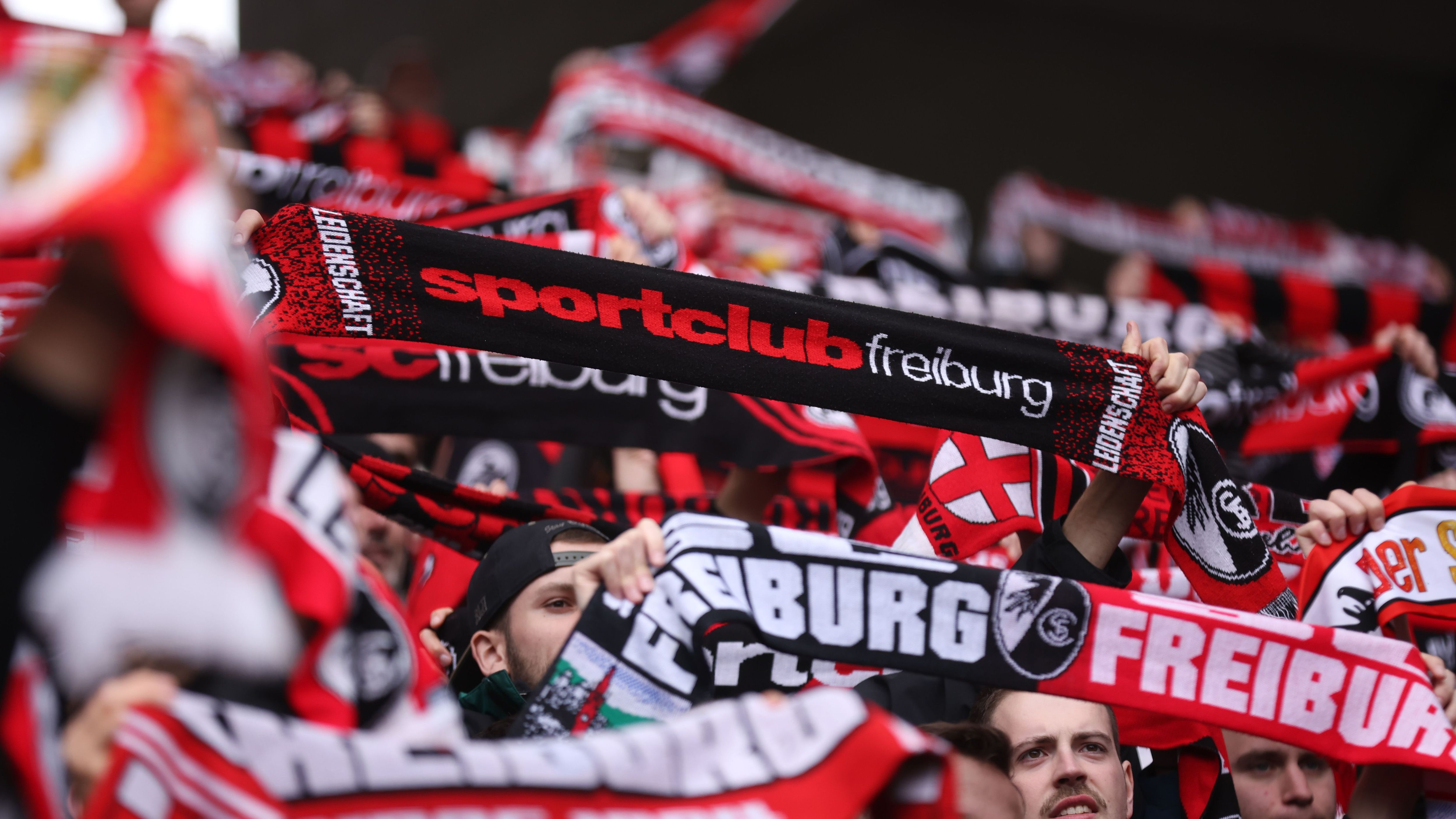 <strong>Rang 9: SC Freiburg</strong><br>210 Euro für eine Stehplatz-Dauerkarte.<br>Sitzplatz-Dauerkarte: 399 Euro bis 779 Euro.