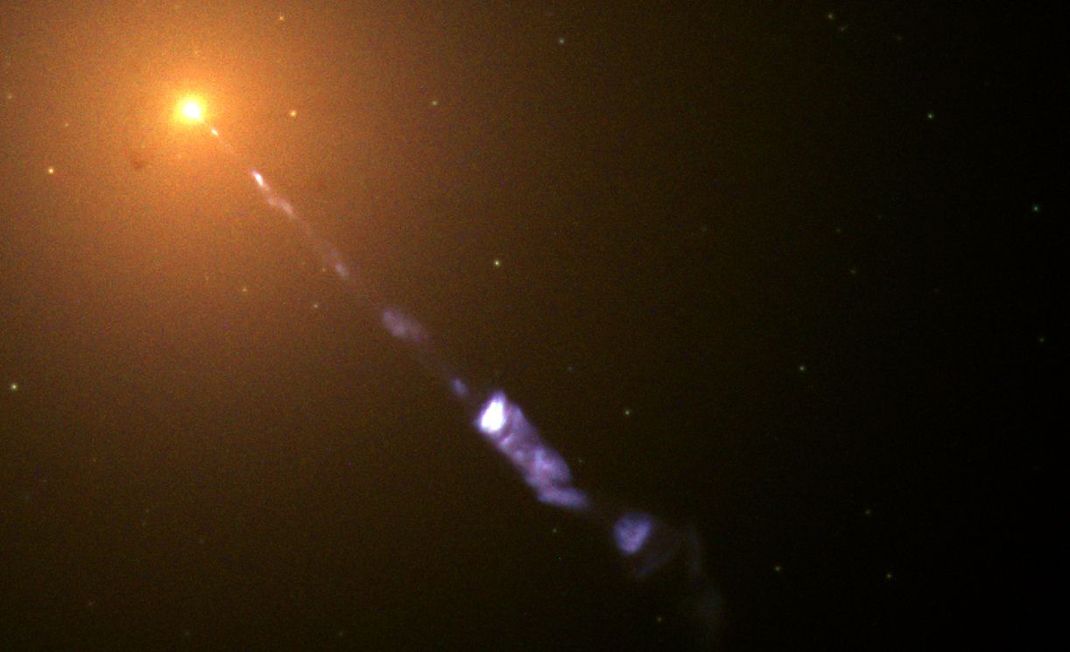 Manchmal scheint es in der Galaxie doch Dinge zu geben, die schneller sind als Licht. So schießt aus Galaxiekernen ein sehr schneller, energiereicher Strahl hervor - scheinbar mit Überlichtgeschwindigkeit. Doch es stellte sich heraus, dass dies nur bei bestimmten Blickwinkeln so aussieht - eine Art relative optische Täuschung.