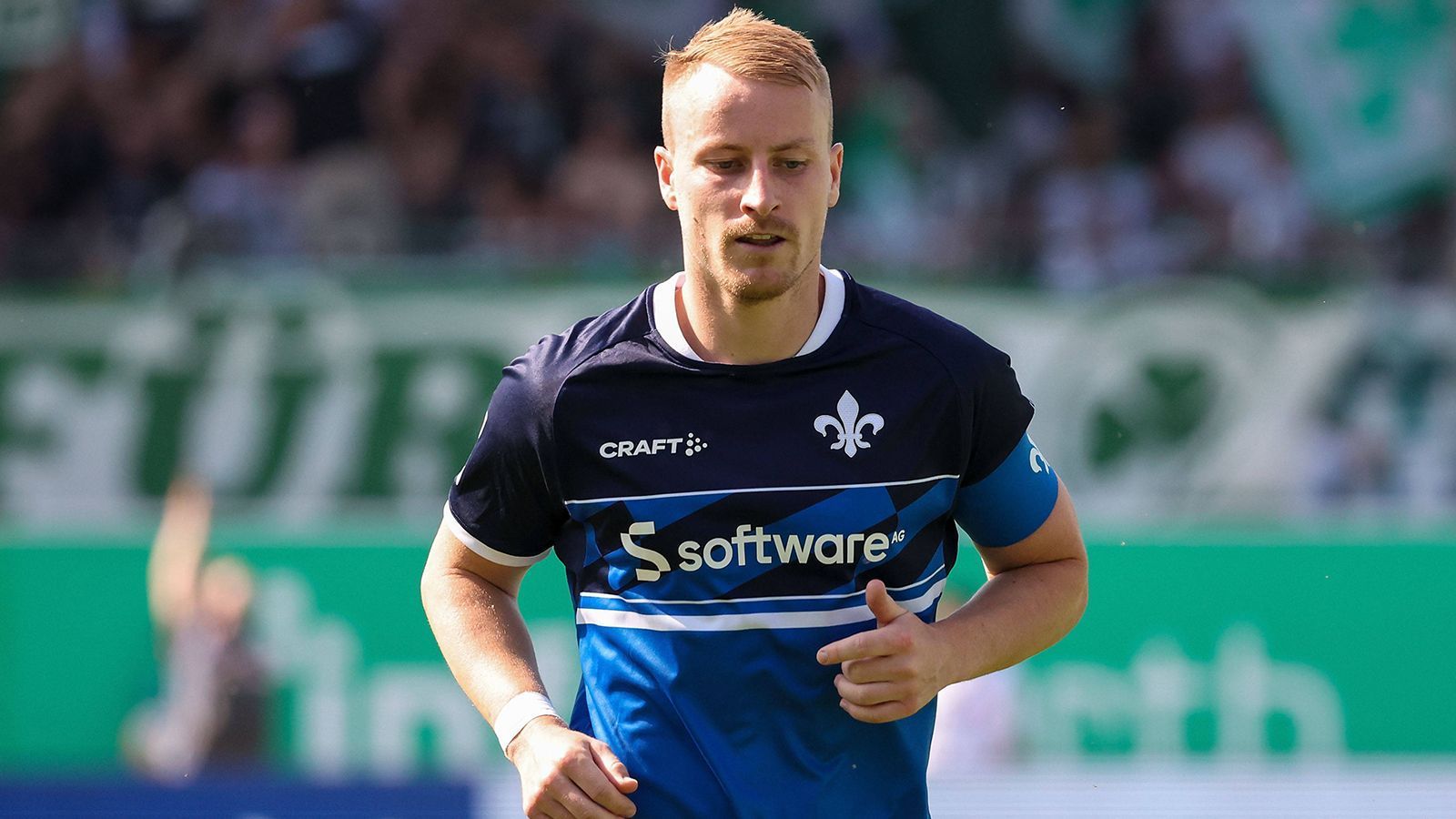 
                <strong>SV Darmstadt 98</strong><br>
                Beim Aufsteiger wird weiterhin Fabian Holland die Binde tragen. Der 33-Jährige hat das Amt seit Januar 2019 inne.
              