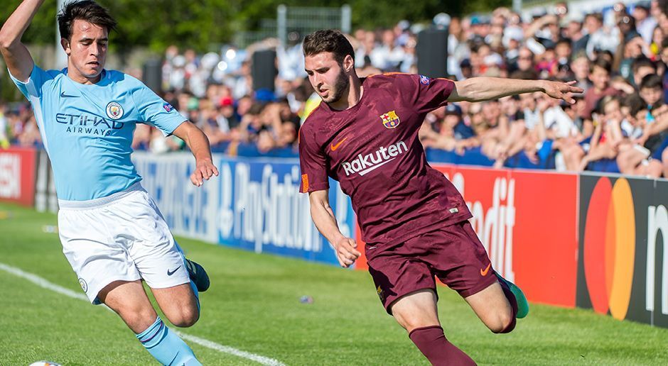 
                <strong>Abel Ruiz</strong><br>
                Der zweite starke Mann im Barca-Angriff ist Abel Ruiz. Der bullige Stürmer bringt körperlich schon einiges für den Sprung in die erste Mannschaft mit. Die Torausbeute des 18-Jährigen (ein Tor in sechs Youth-League-Einsätzen, drei Tore in 23 LaLiga2-Spielen) ist für einen Stürmer zwar noch verbesserungswürdig, dafür ist er ein absoluter Anführer auf dem Platz und nicht umsonst der Kapitän der spanischen U19-Nationalmannschaft.
              