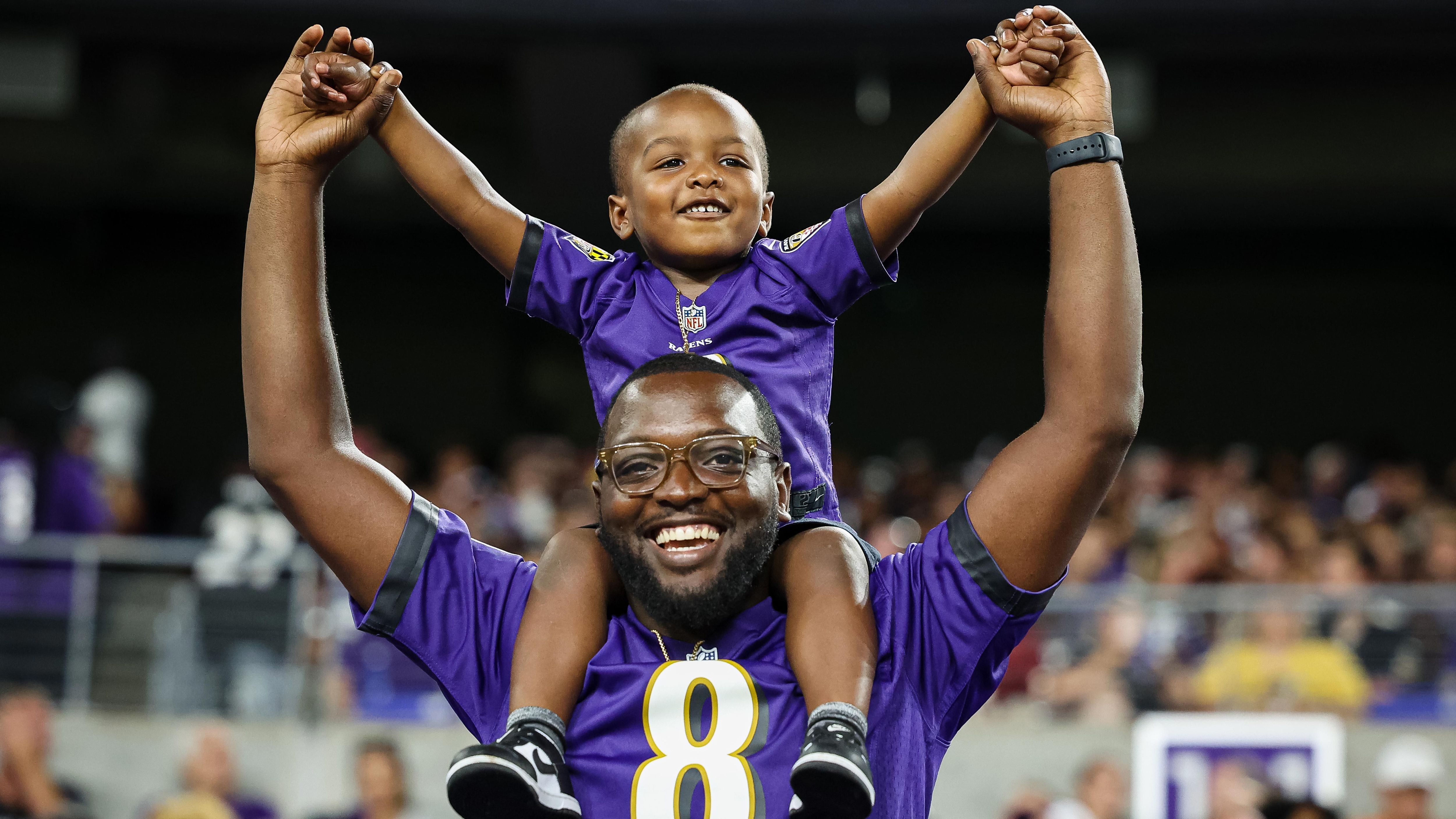 
                <strong>Platz 10: Baltimore Ravens (M&T Bank Stadium)</strong><br>
                &#x2022; <strong>Zuschauerschnitt bei Heimspielen</strong>: 70.589<br>&#x2022; <strong>Totale Zuschauerzahl</strong>: 564.714<br>&#x2022; <strong>Prozentuale Auslastung</strong>: 99,8 Prozent<br>&#x2022; <strong>Heimspiele (Saison 2022)</strong>: 8<br>
              