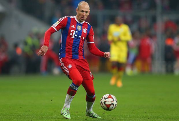 
                <strong>Angriff: Arjen Robben</strong><br>
                Arjen Robben spielte mit der niederländischen Nationalmannschaft eine berauschende WM und zeigte auch beim FC Bayern eine bestechende Form. Die Wahl des holländischen Flügelflitzer kommt daher wenig überraschend.
              