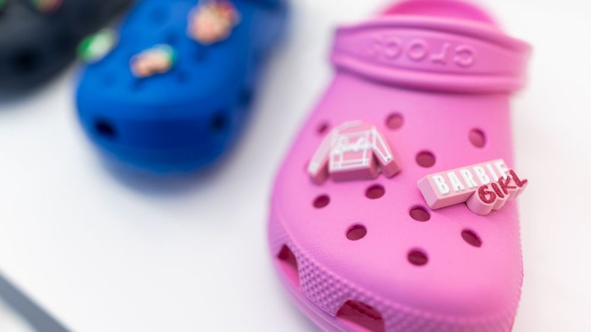 Der Hype scheint vorbei zu sein: Die Crocs-Aktie verliert an einem Tag fast 30 Prozent. Gründe sind mitunter Trumps Importzölle.