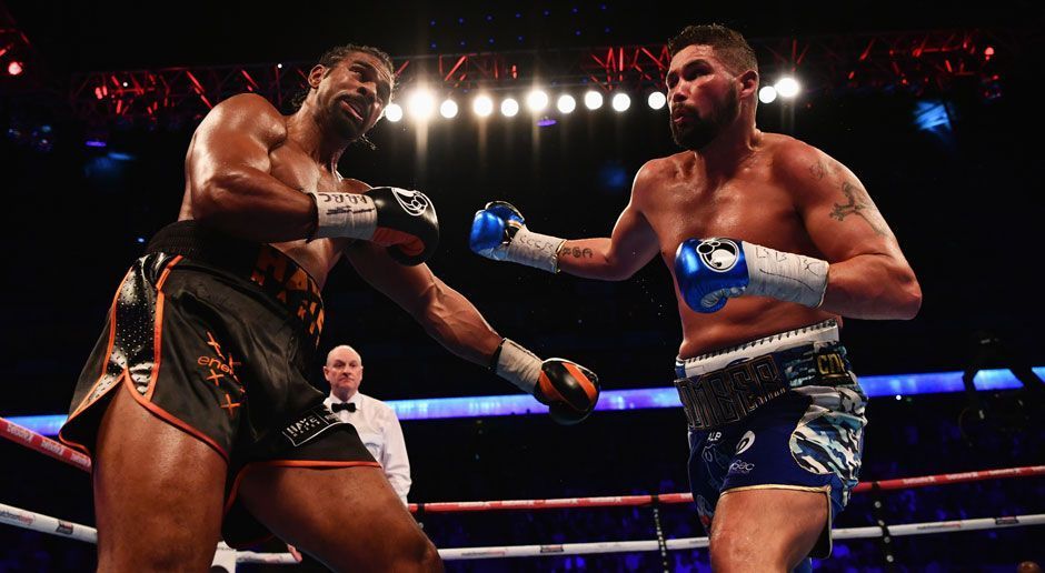 
                <strong>David Haye vs. Tony Bellew II</strong><br>
                Das erste Hass-Duell im März 2017 gewann Underdog Tony Bellew, weil sich David Haye während des Kampfes die bereits im Vorfeld lädierte Achillessehne gerissen hatte. Am 5. Mai kommt es nun in London zum lang ersehnten Rematch. Für den "Hayemaker" die wohl letzte Chance, doch noch einmal in den Kampf um die WM-Titel im Schwergewicht einzusteigen. Bei einer erneuten Niederlage dürfte seine Karriere hingegen gelaufen sein.
              