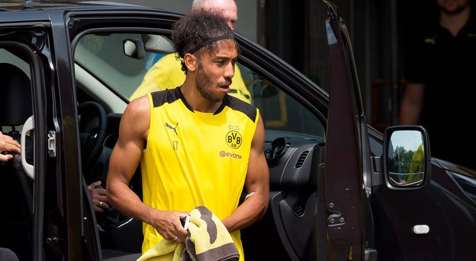 
                <strong>Borussia Dortmund</strong><br>
                Auch Pierre-Emerick Aubameyang war am Dortmunder Trainingsgelände zu sehen. Nachdem sich der Wechsel des Gabuners zu Paris Saint-Germain wohl endgültig zerschlagen hat, scheint der Stürmer nun doch in Dortmund zu bleiben. Allerdings ist das Sommer-Transferfenster im Großteil Europas noch bis Ende August geöffnet. 
              