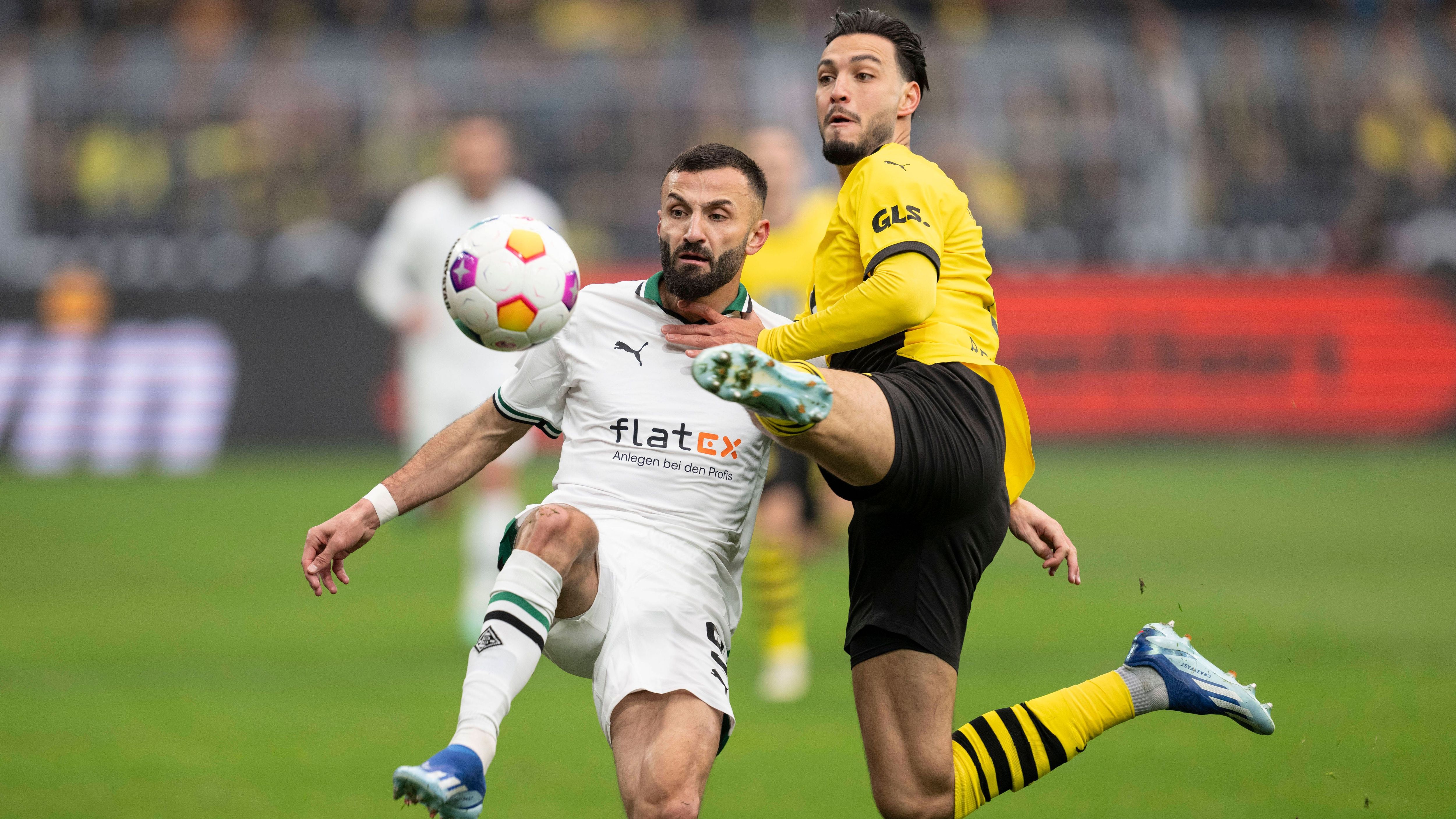 <strong>Ramy Bensebaini</strong><br>Der Ex-Gladbacher hat auf seiner Seite extrem viel Mühe, die spielerische Qualität der Fohlen zu verteidigen. Immer wieder kommt Gladbach über seine Seite gefährlich nach vorne. Steht in der zweiten Hälfte deutlich stabiler, dafür offensiv kaum zu sehen. <strong><em>ran</em>-Note: 3</strong>